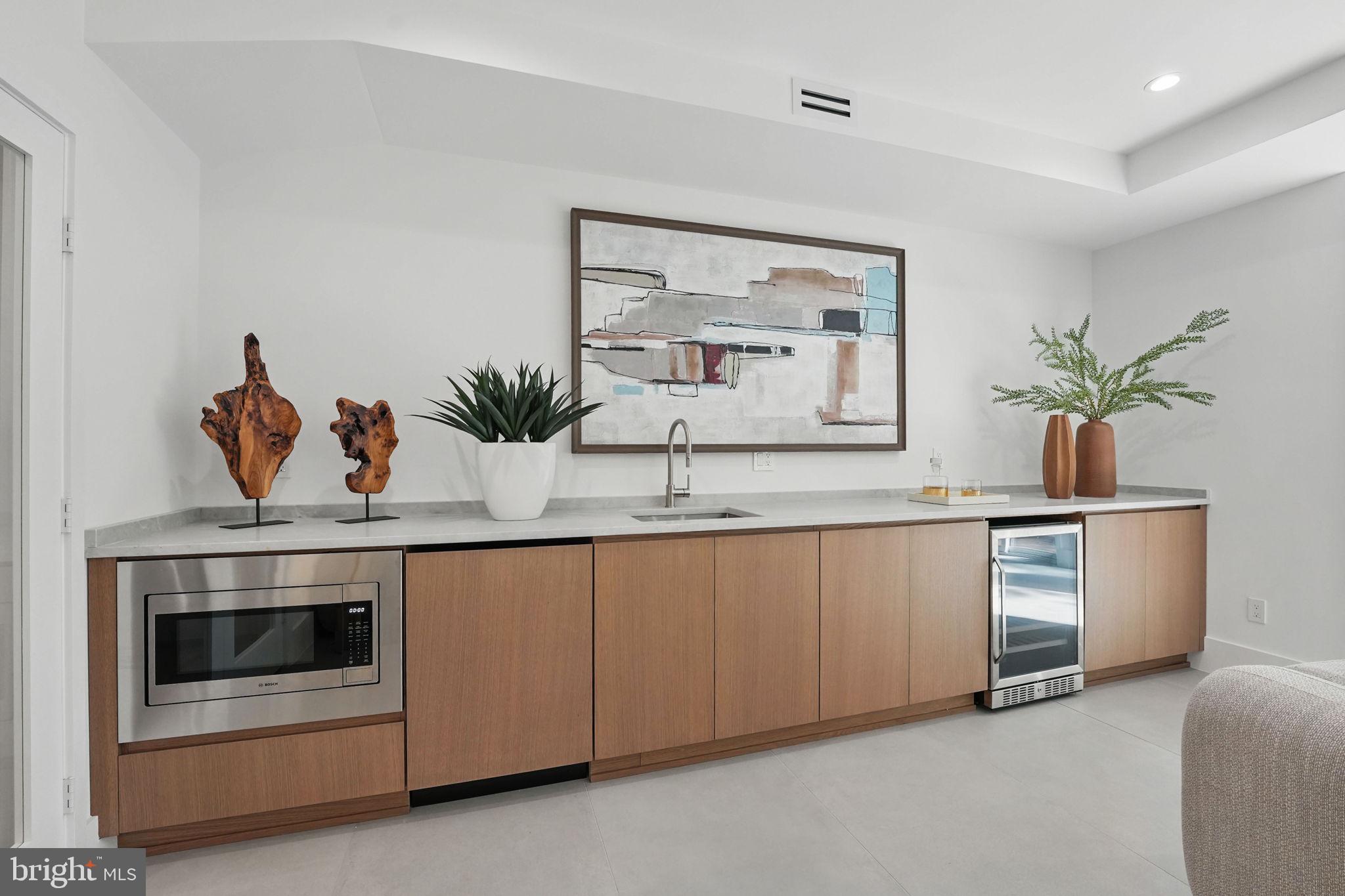 LAKE BARCROFT - Residential