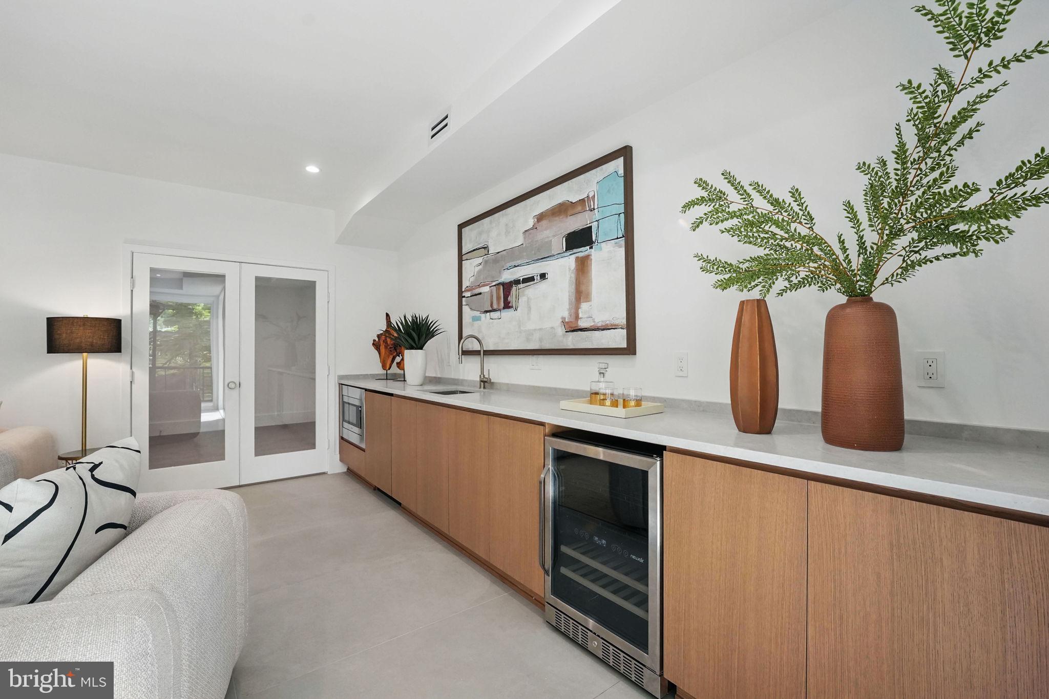 LAKE BARCROFT - Residential