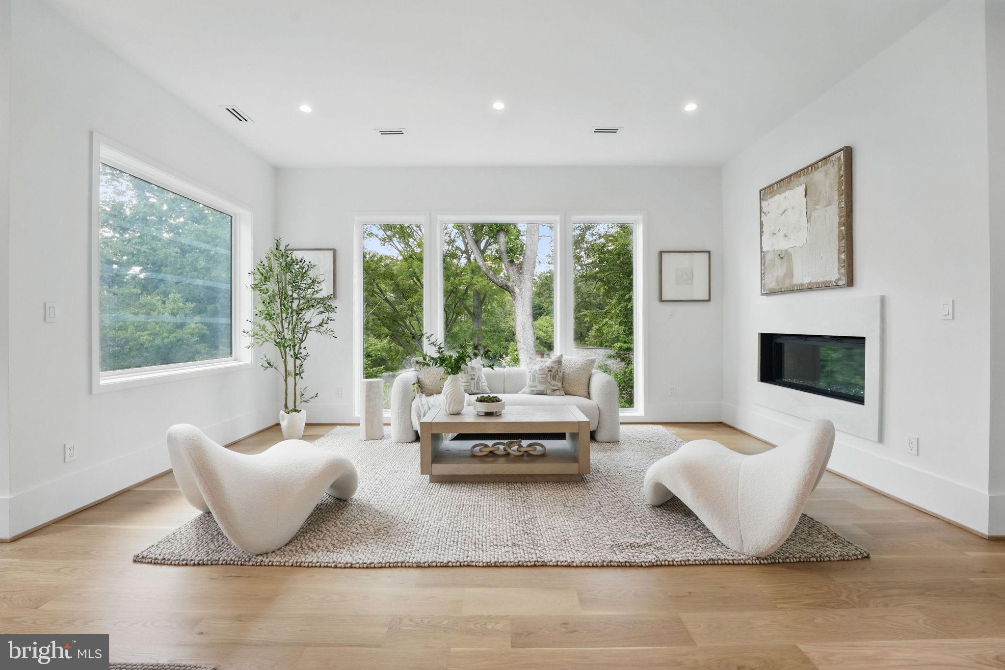 LAKE BARCROFT - Residential