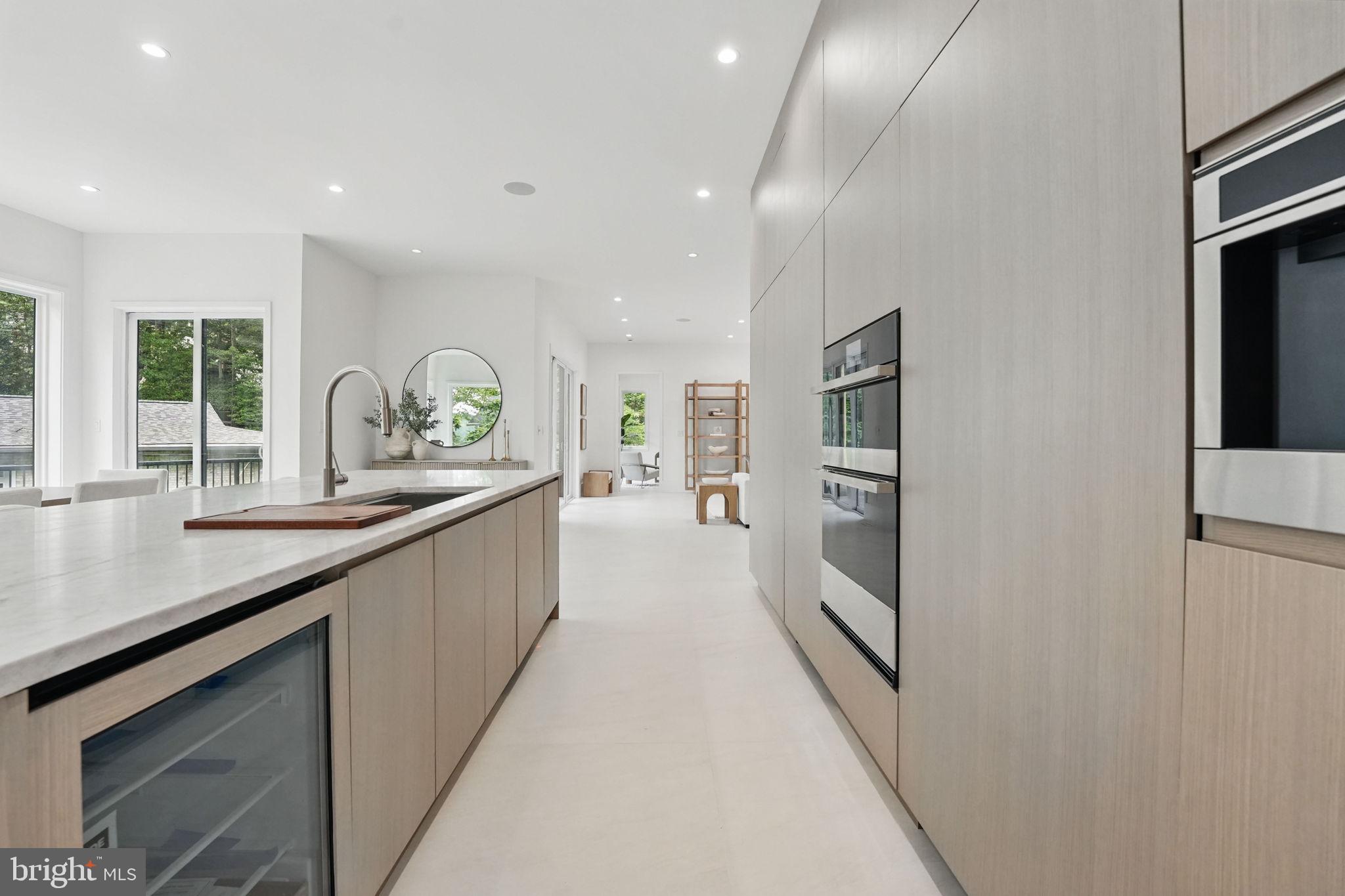 LAKE BARCROFT - Residential