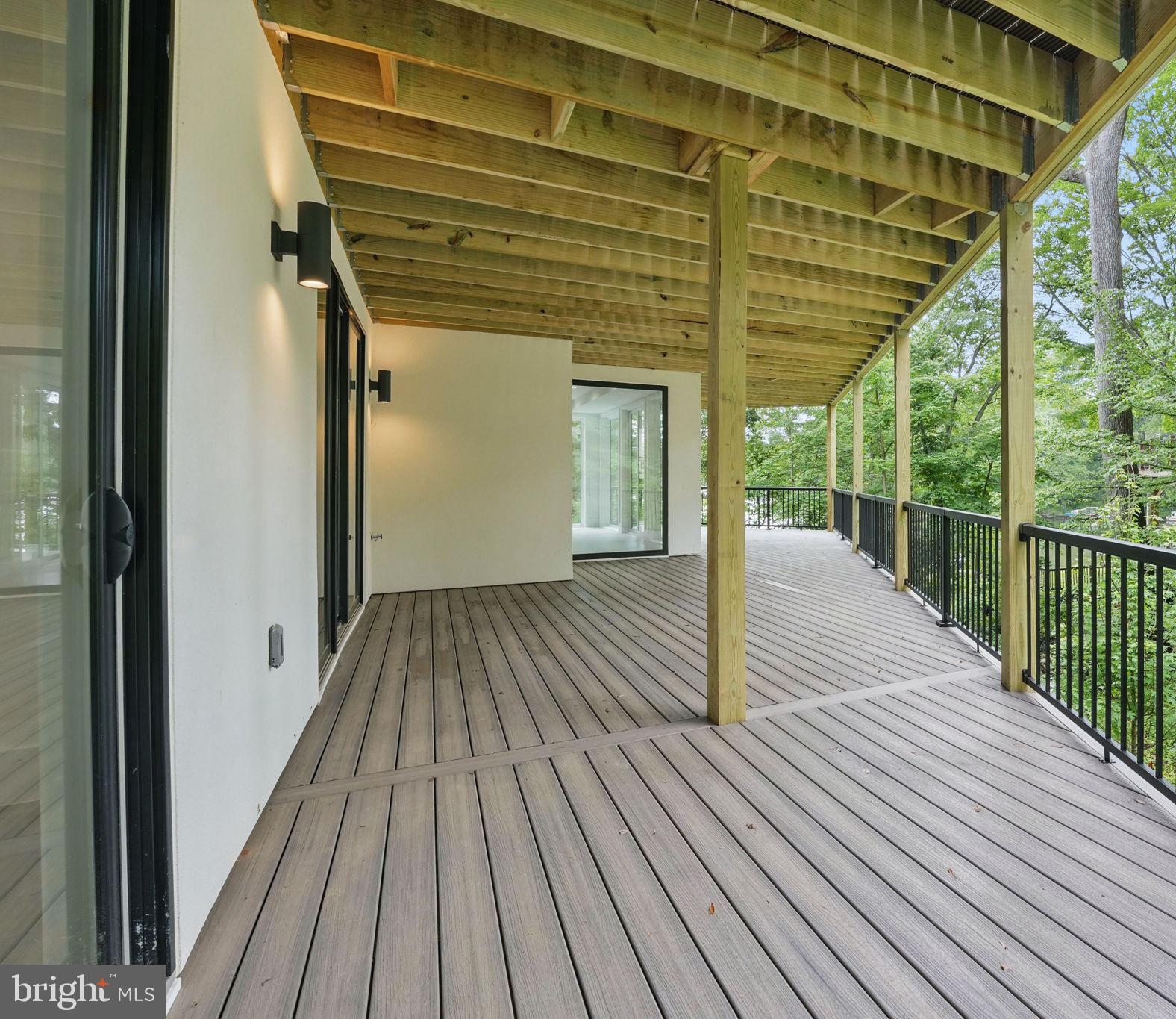 LAKE BARCROFT - Residential