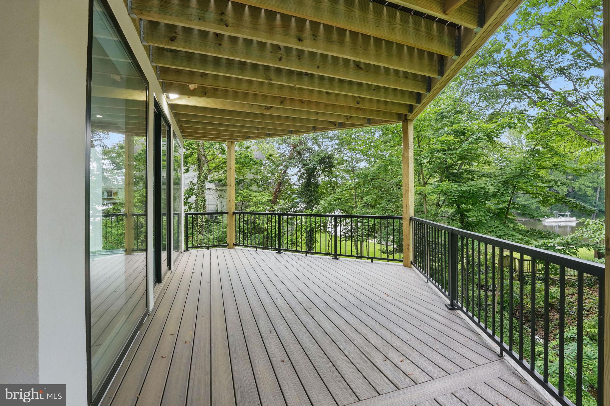 LAKE BARCROFT - Residential