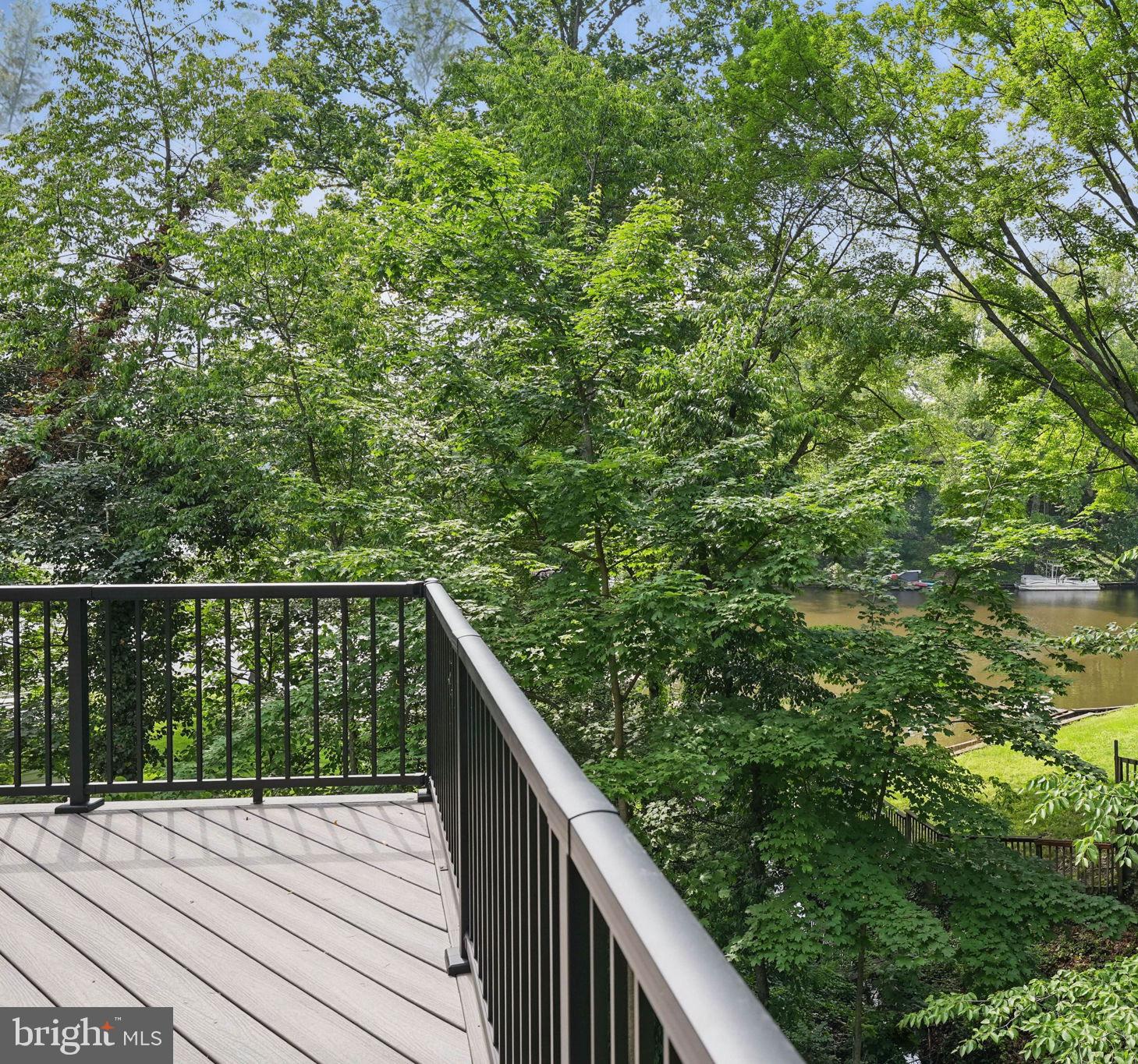 LAKE BARCROFT - Residential