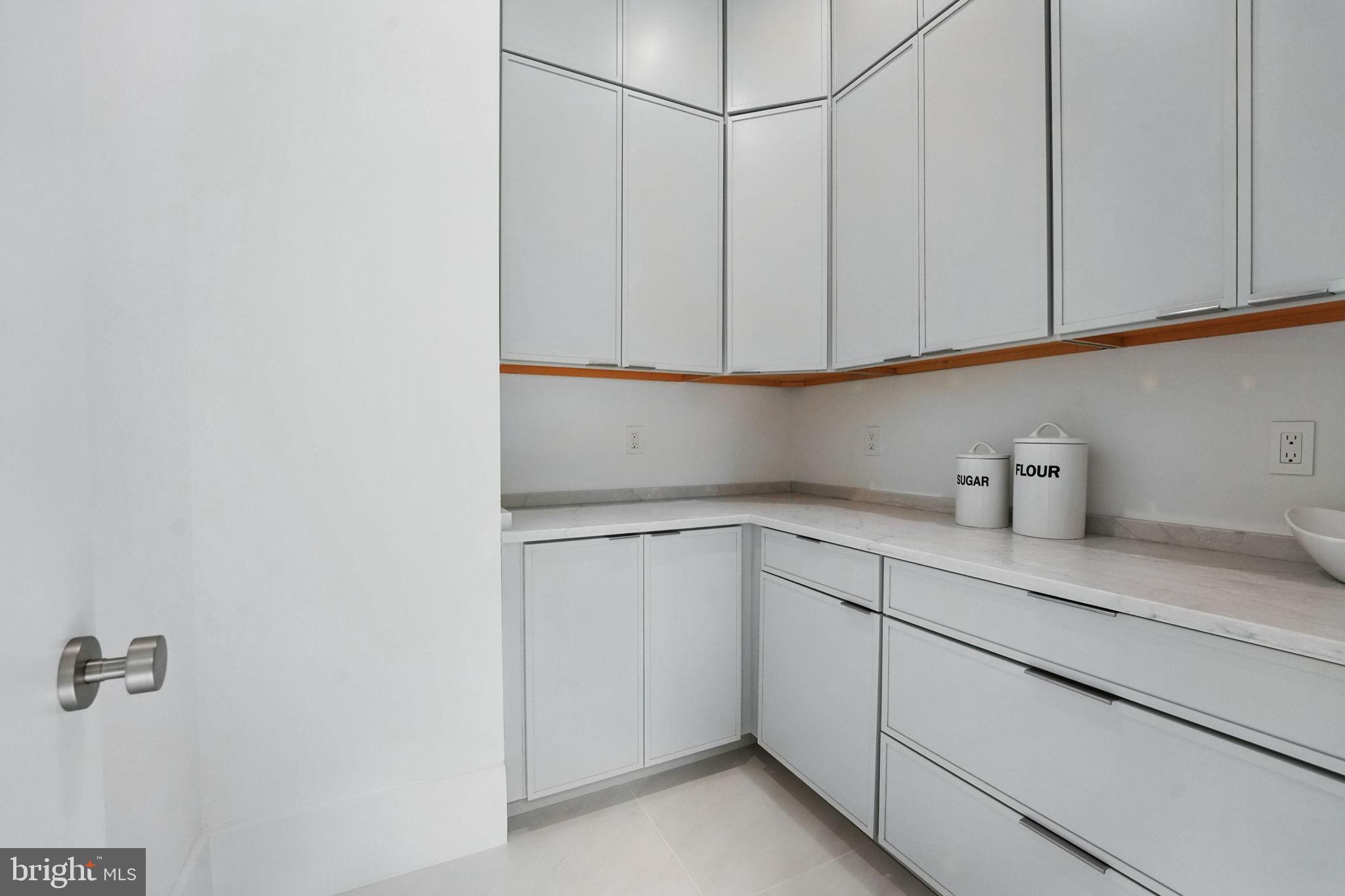 LAKE BARCROFT - Residential