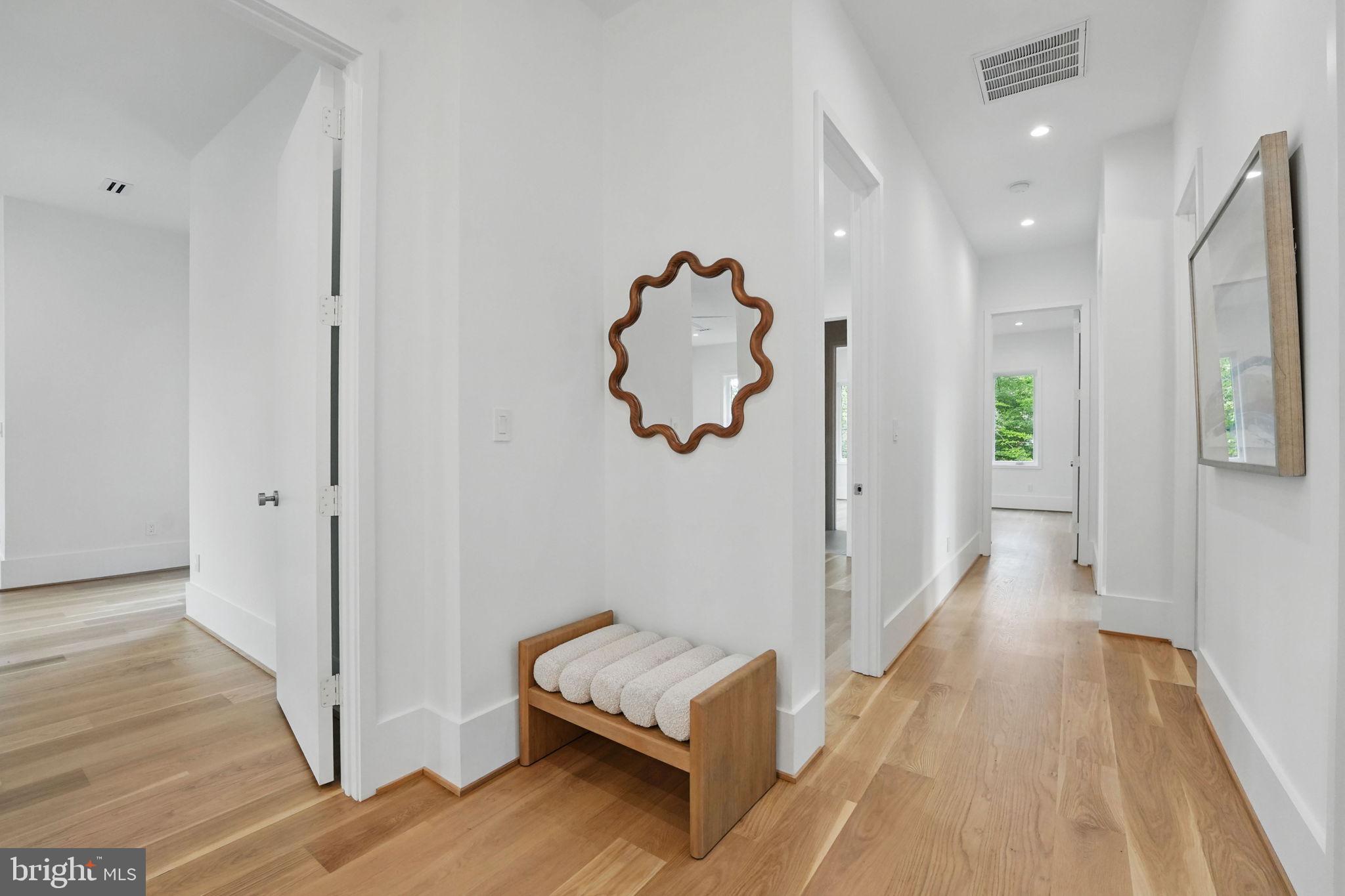 LAKE BARCROFT - Residential