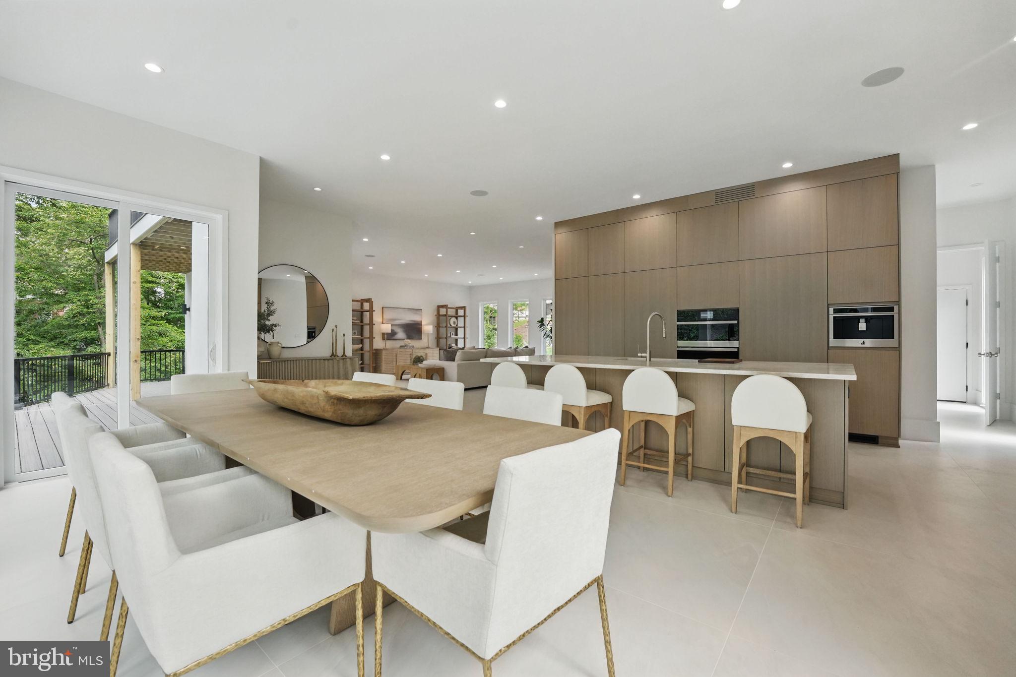 LAKE BARCROFT - Residential