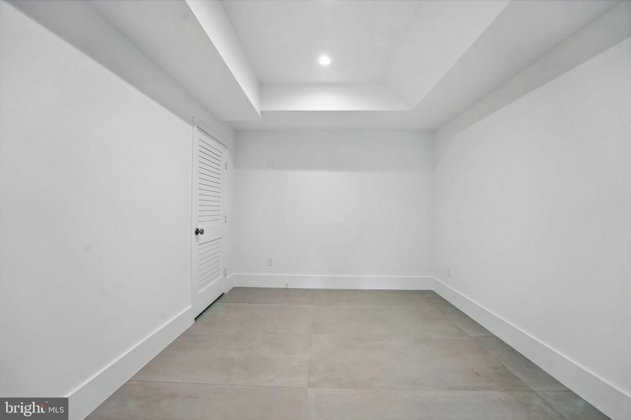 LAKE BARCROFT - Residential