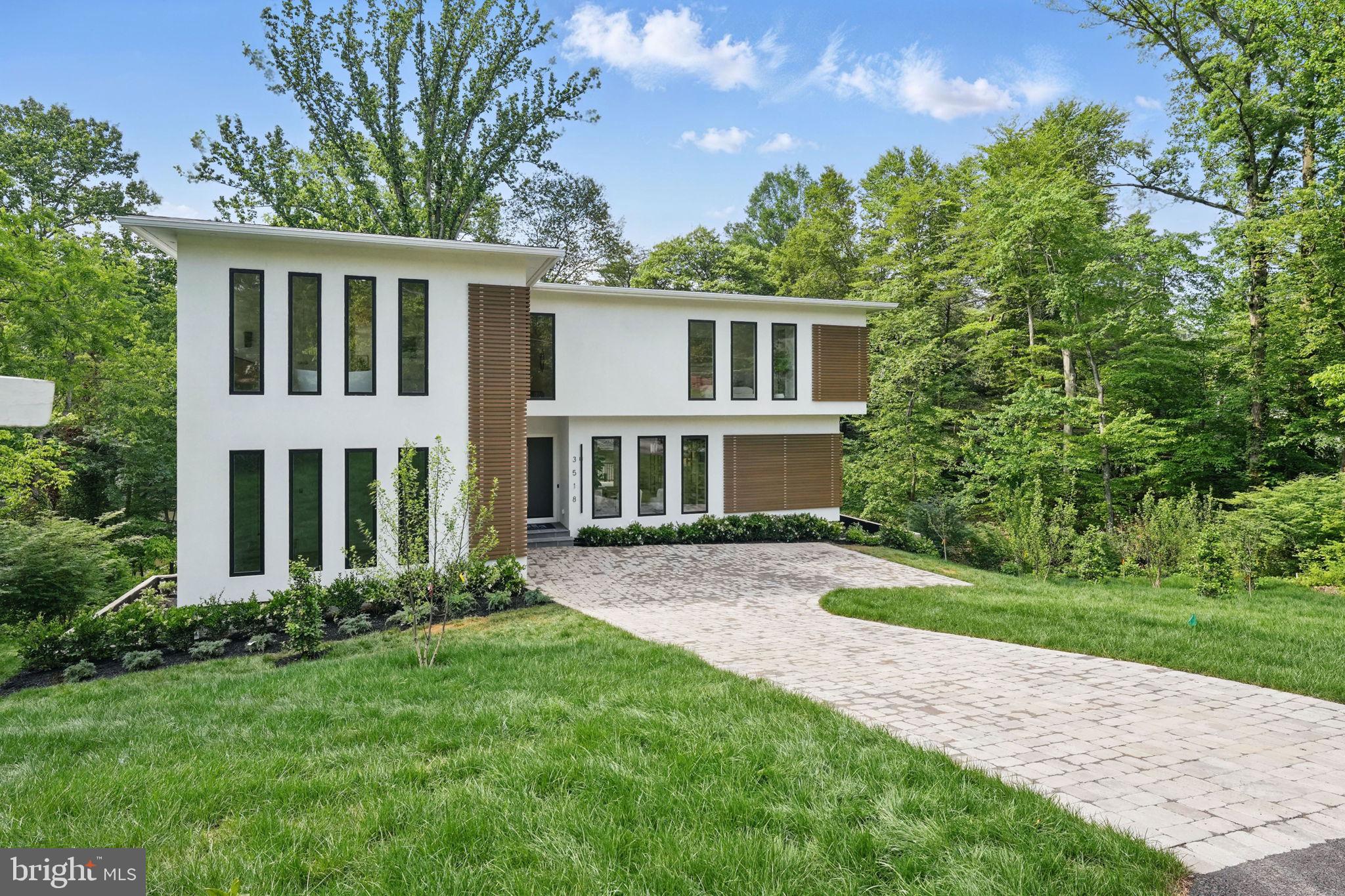 LAKE BARCROFT - Residential