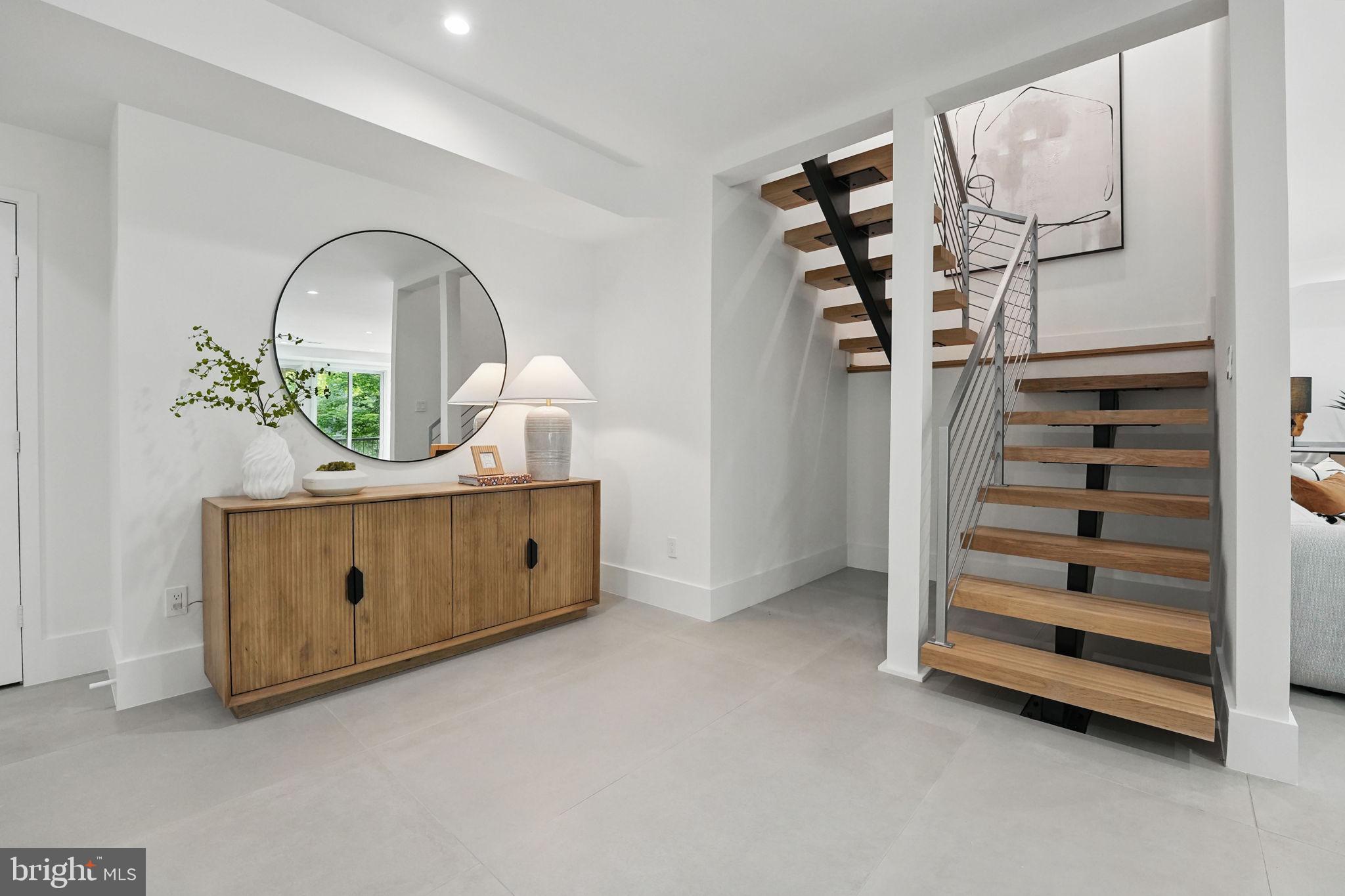 LAKE BARCROFT - Residential