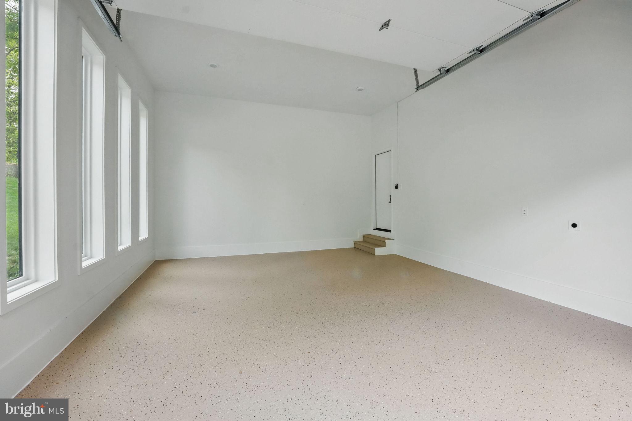 LAKE BARCROFT - Residential