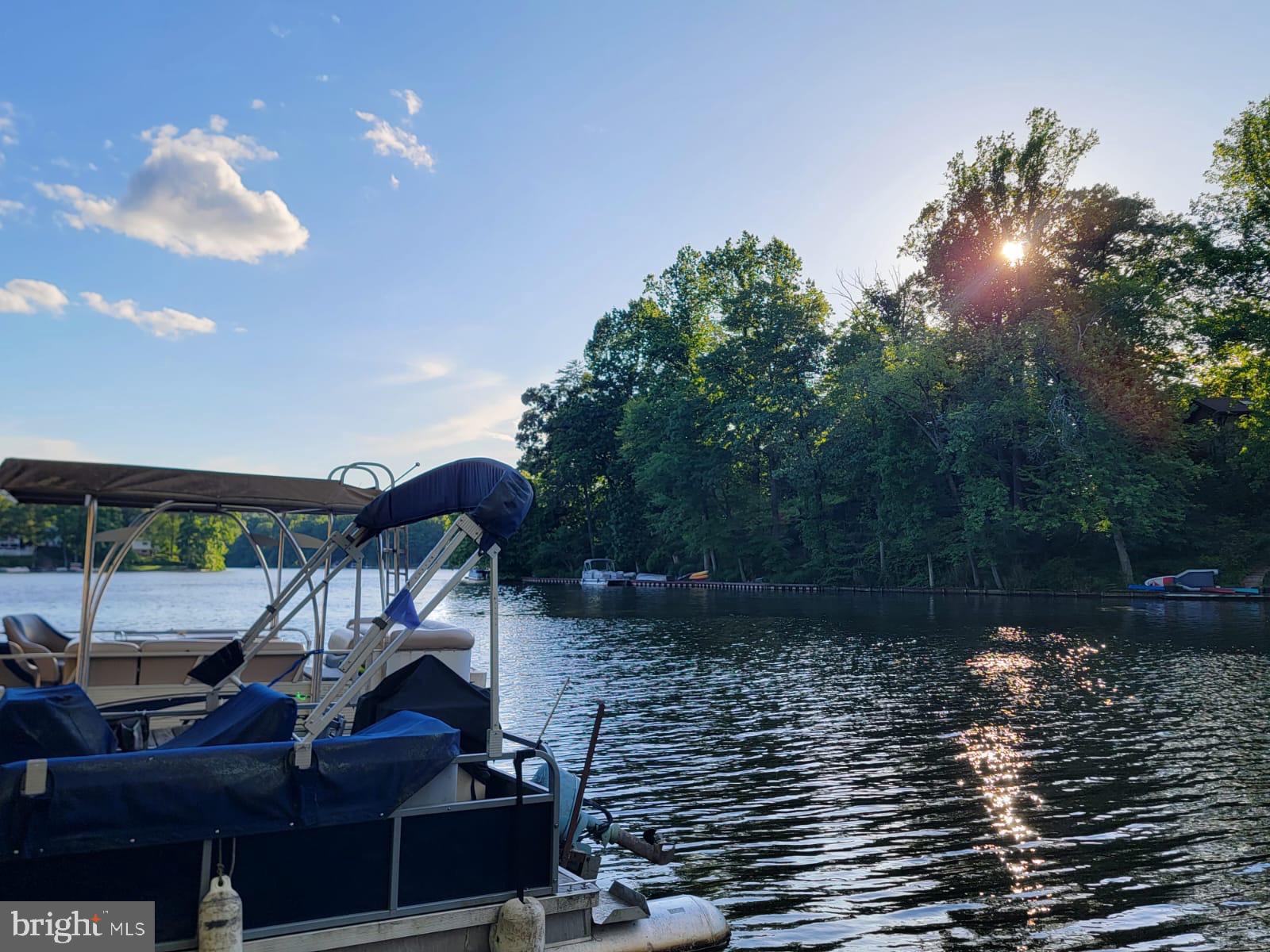 LAKE BARCROFT - Residential