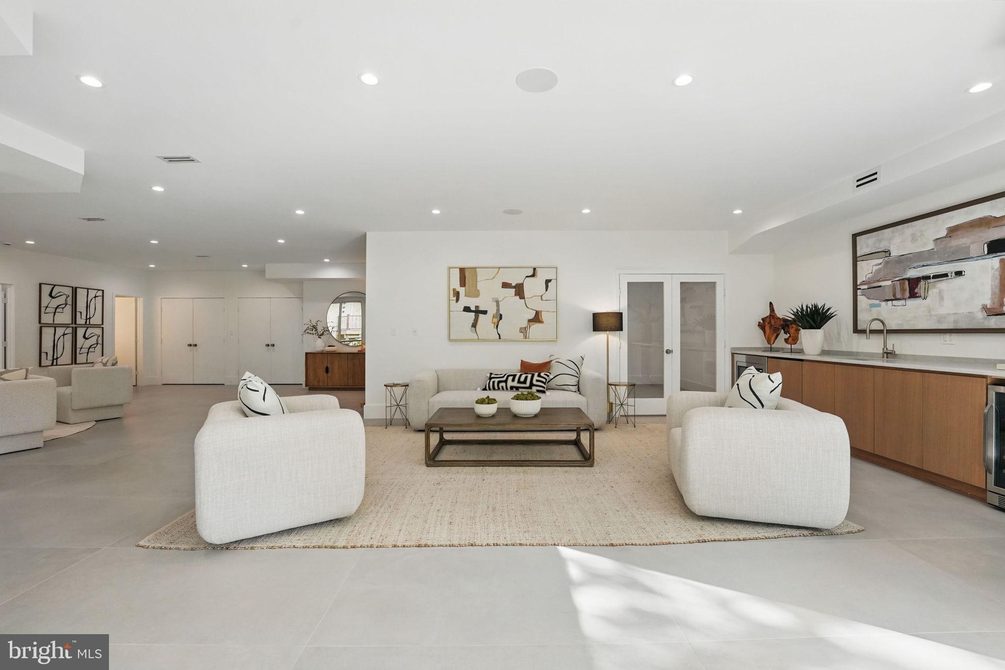 LAKE BARCROFT - Residential