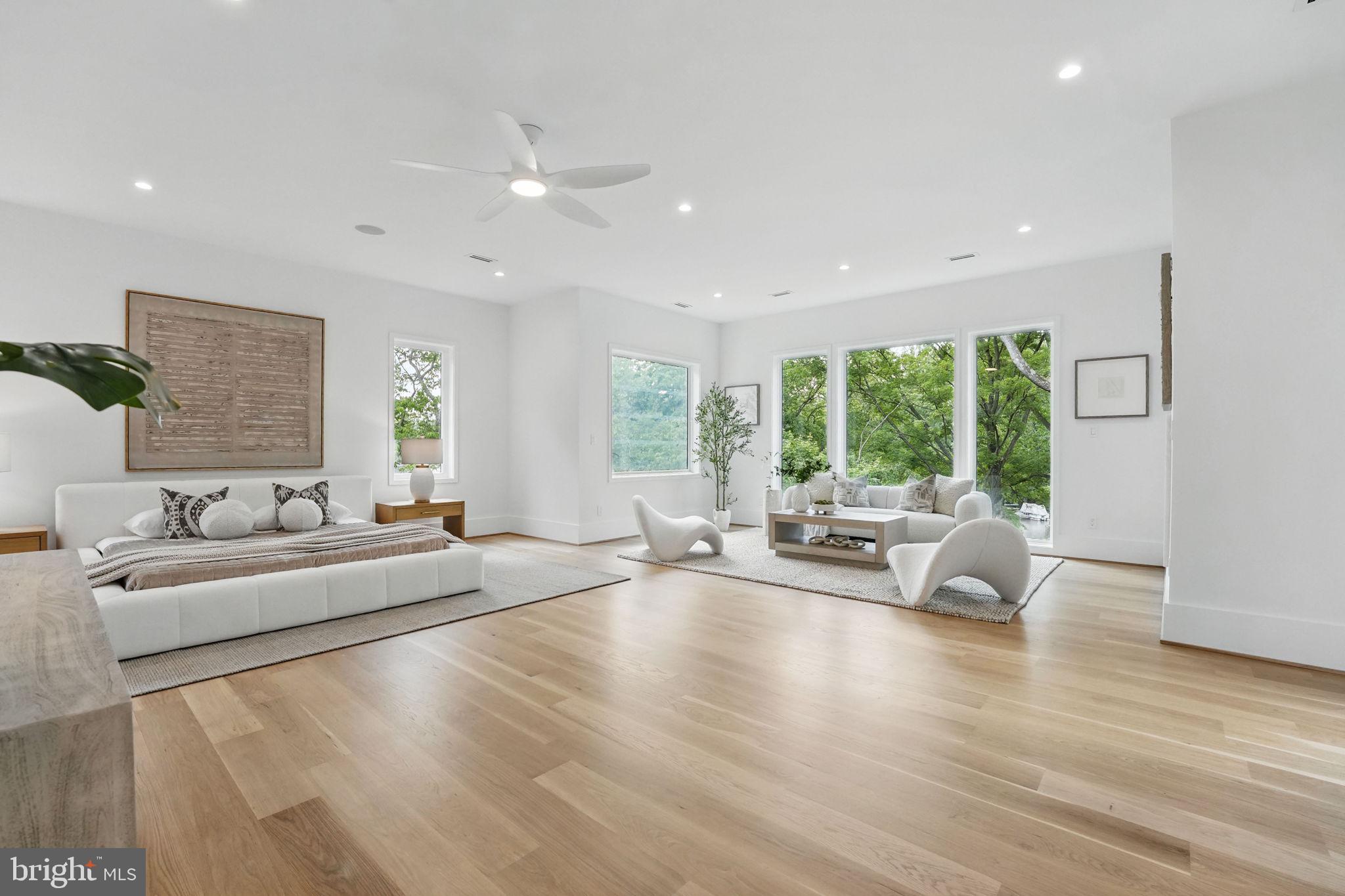 LAKE BARCROFT - Residential