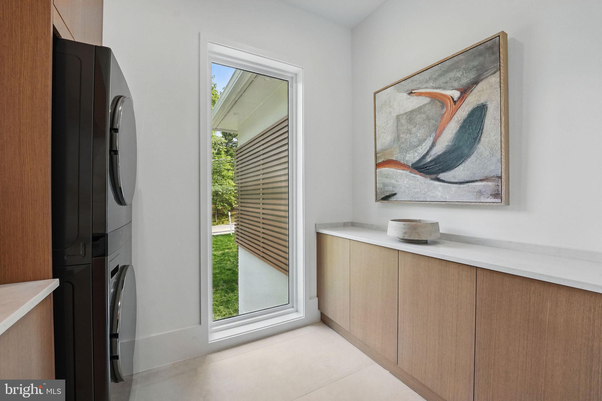 LAKE BARCROFT - Residential