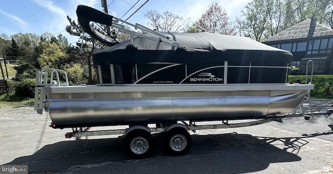 LAKE BARCROFT - Residential