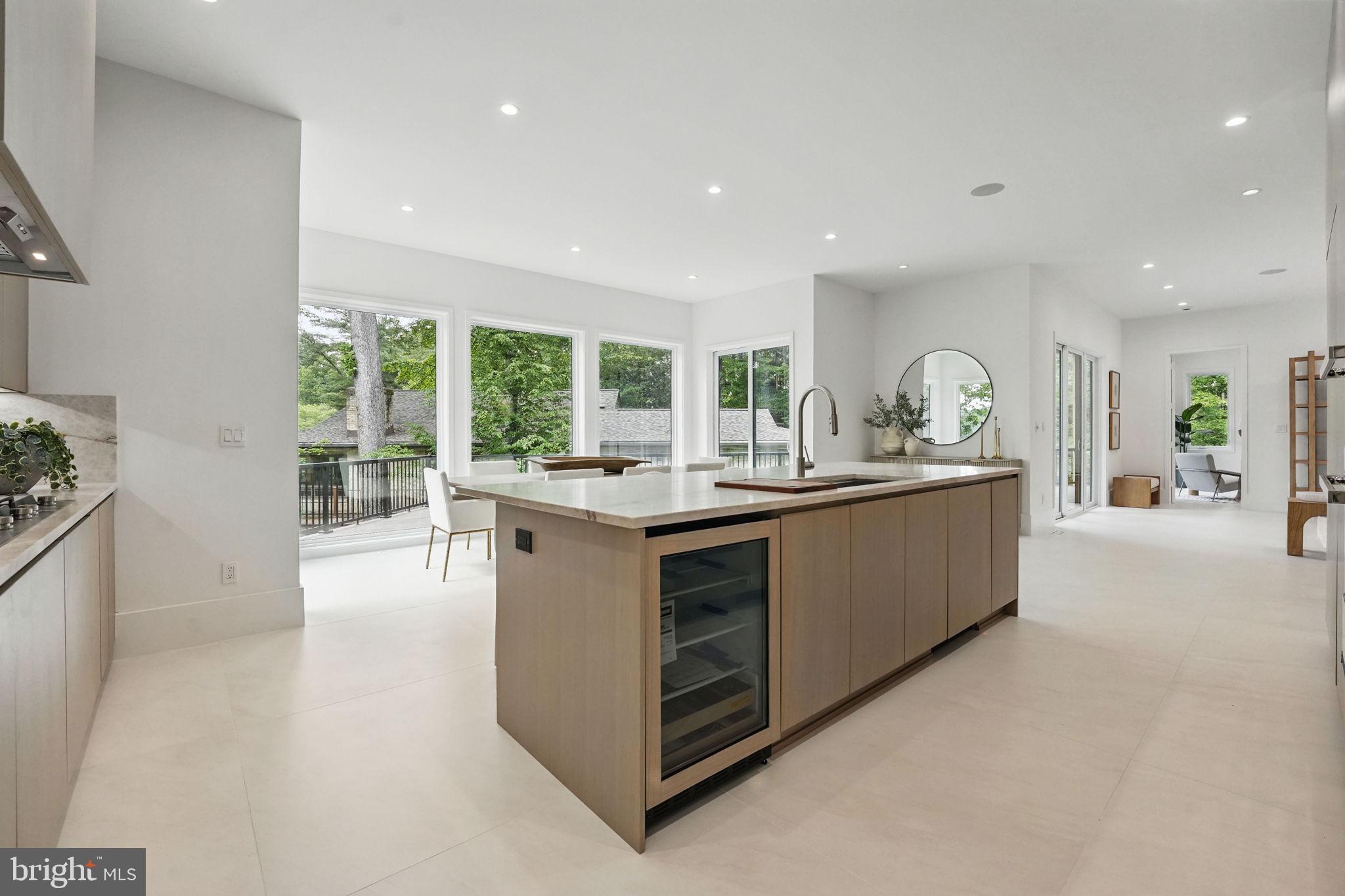 LAKE BARCROFT - Residential