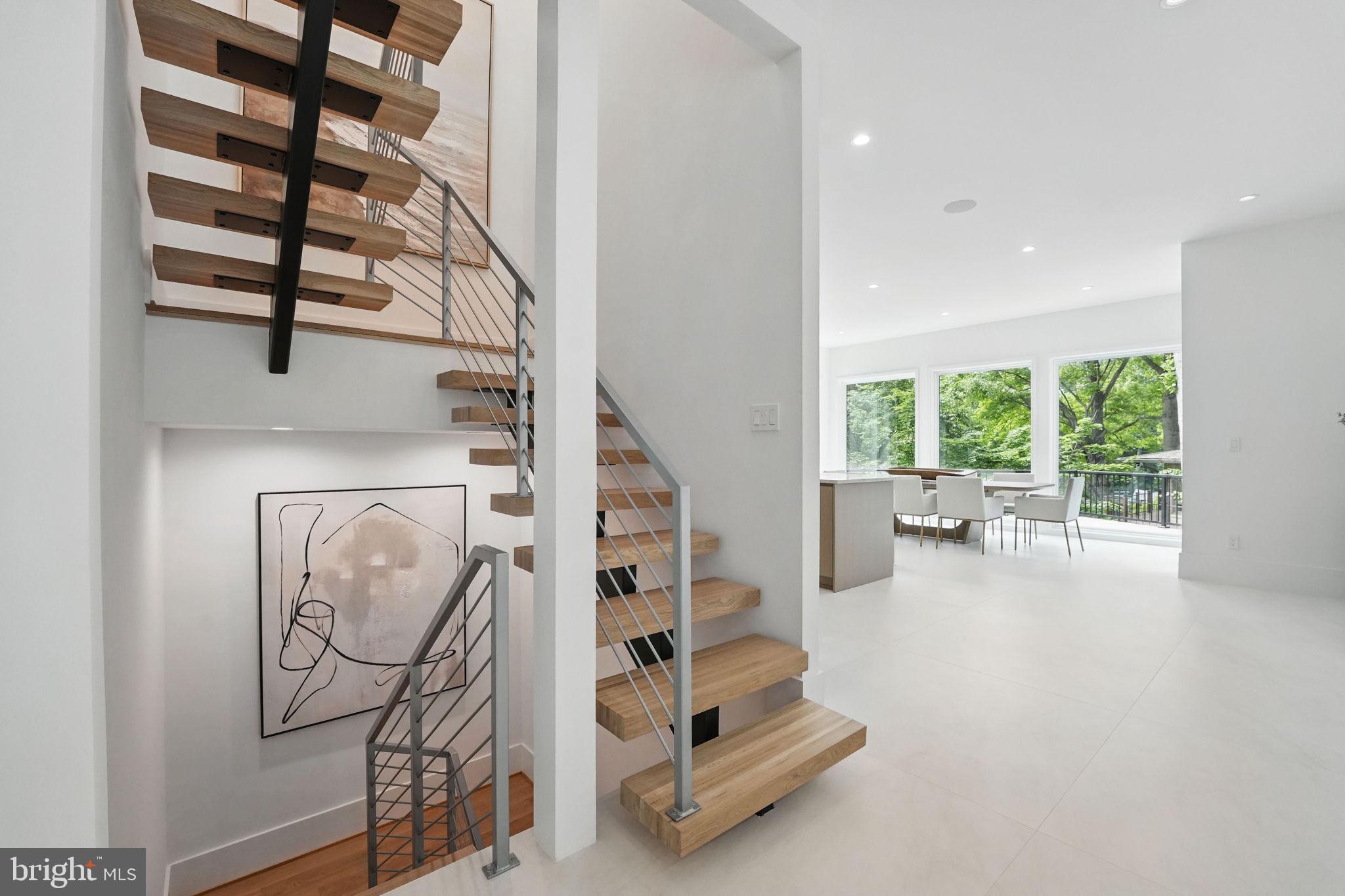 LAKE BARCROFT - Residential