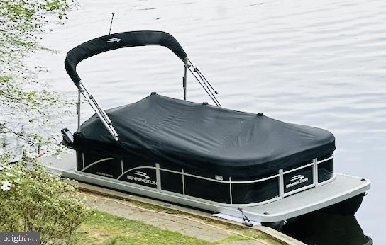 LAKE BARCROFT - Residential