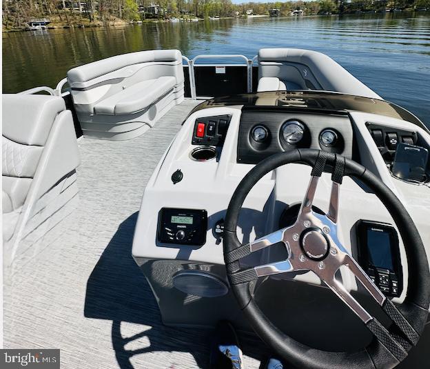 LAKE BARCROFT - Residential