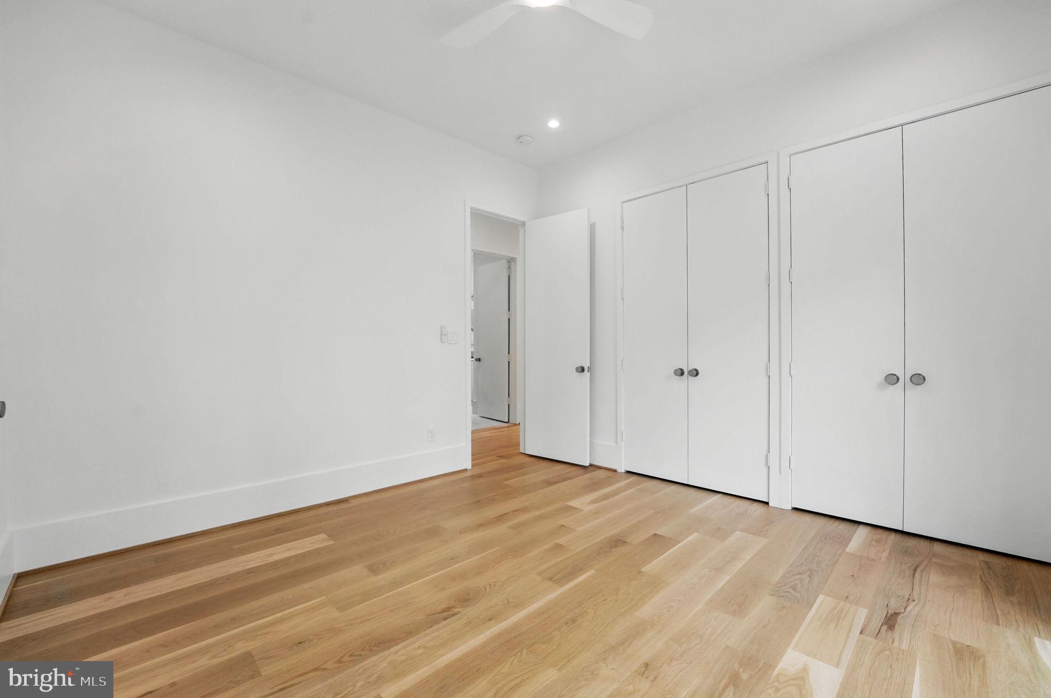 LAKE BARCROFT - Residential