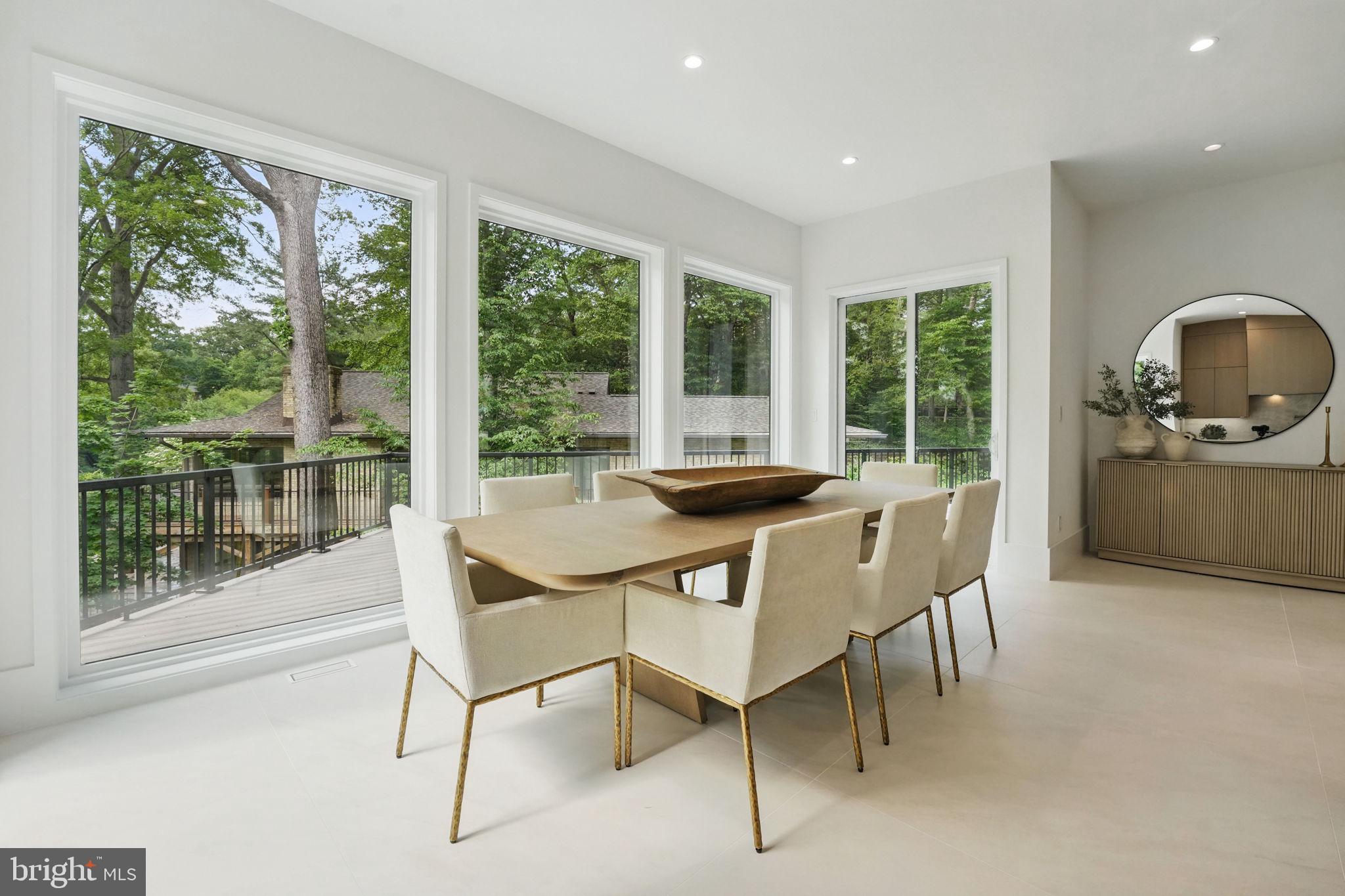 LAKE BARCROFT - Residential