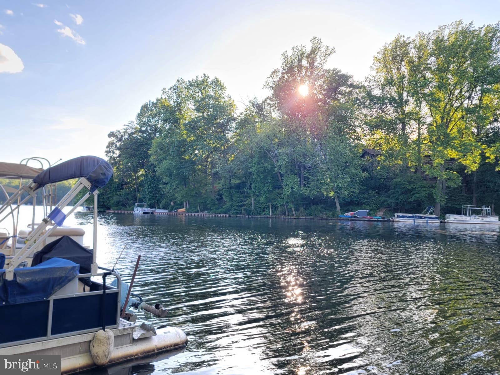 LAKE BARCROFT - Residential