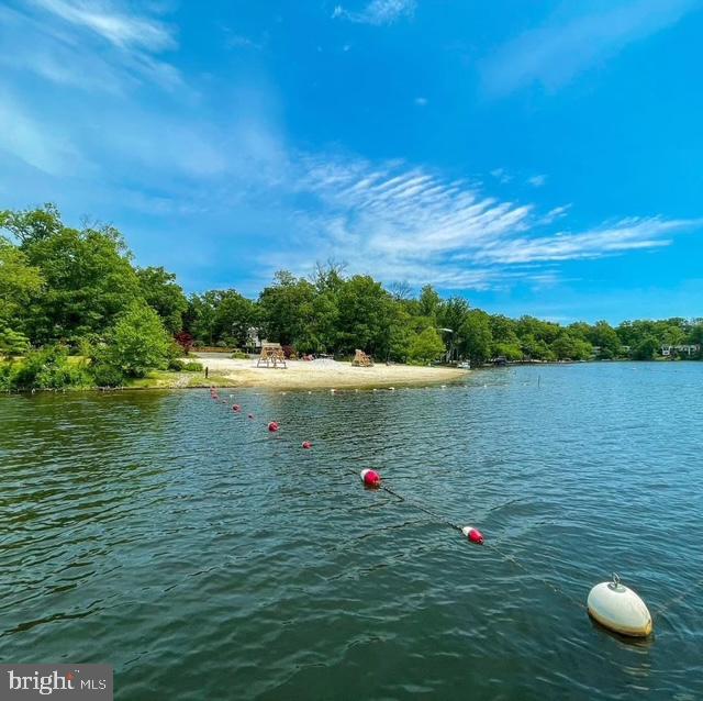 LAKE BARCROFT - Residential