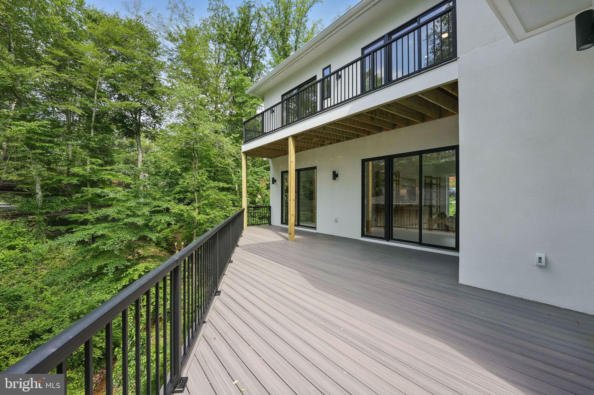 LAKE BARCROFT - Residential