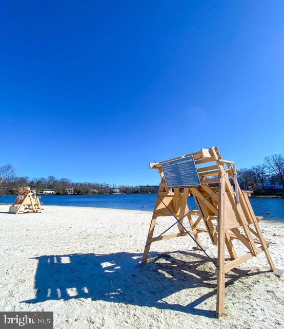 LAKE BARCROFT - Residential