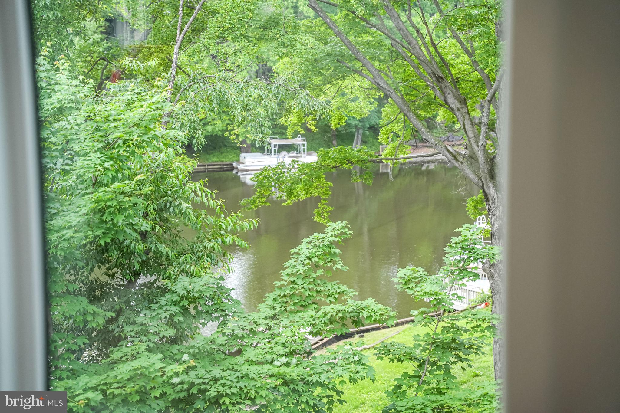 LAKE BARCROFT - Residential