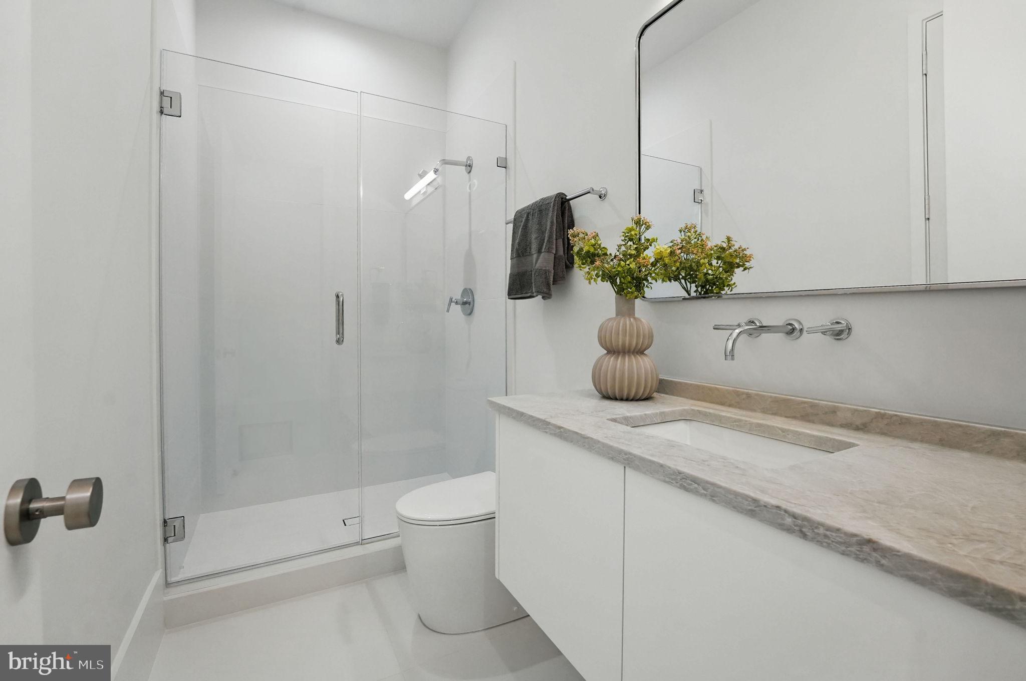 LAKE BARCROFT - Residential