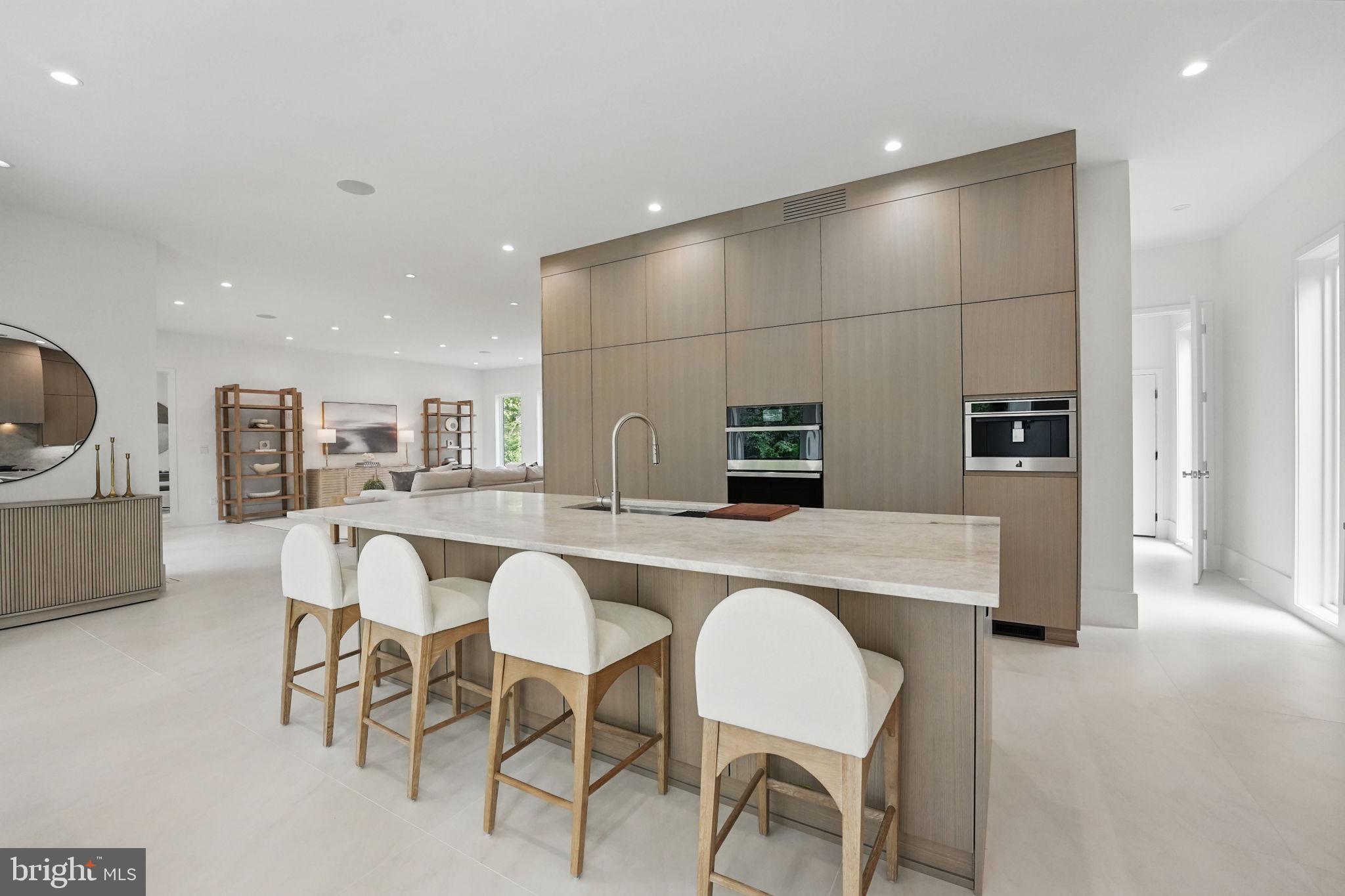 LAKE BARCROFT - Residential