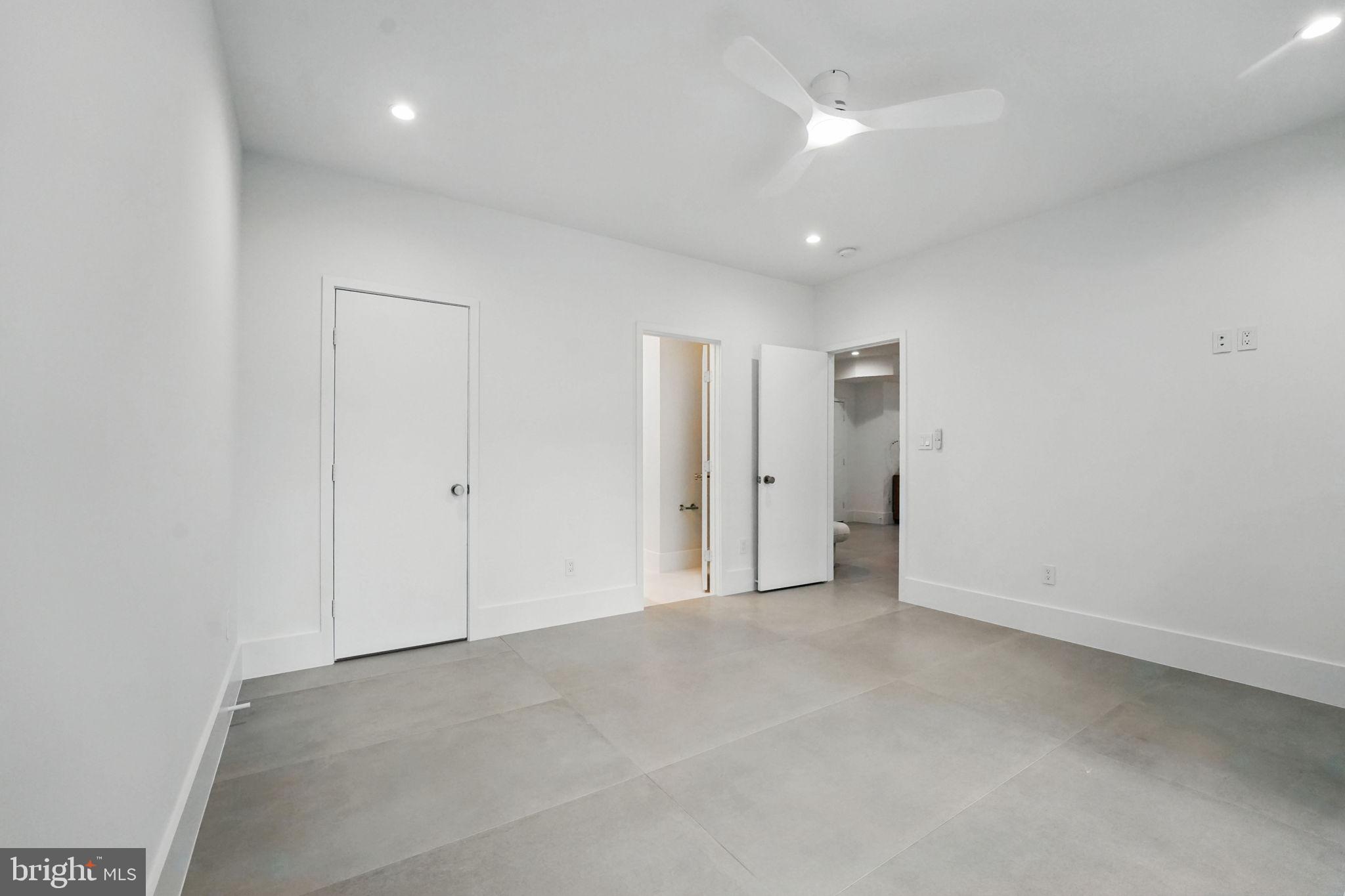 LAKE BARCROFT - Residential