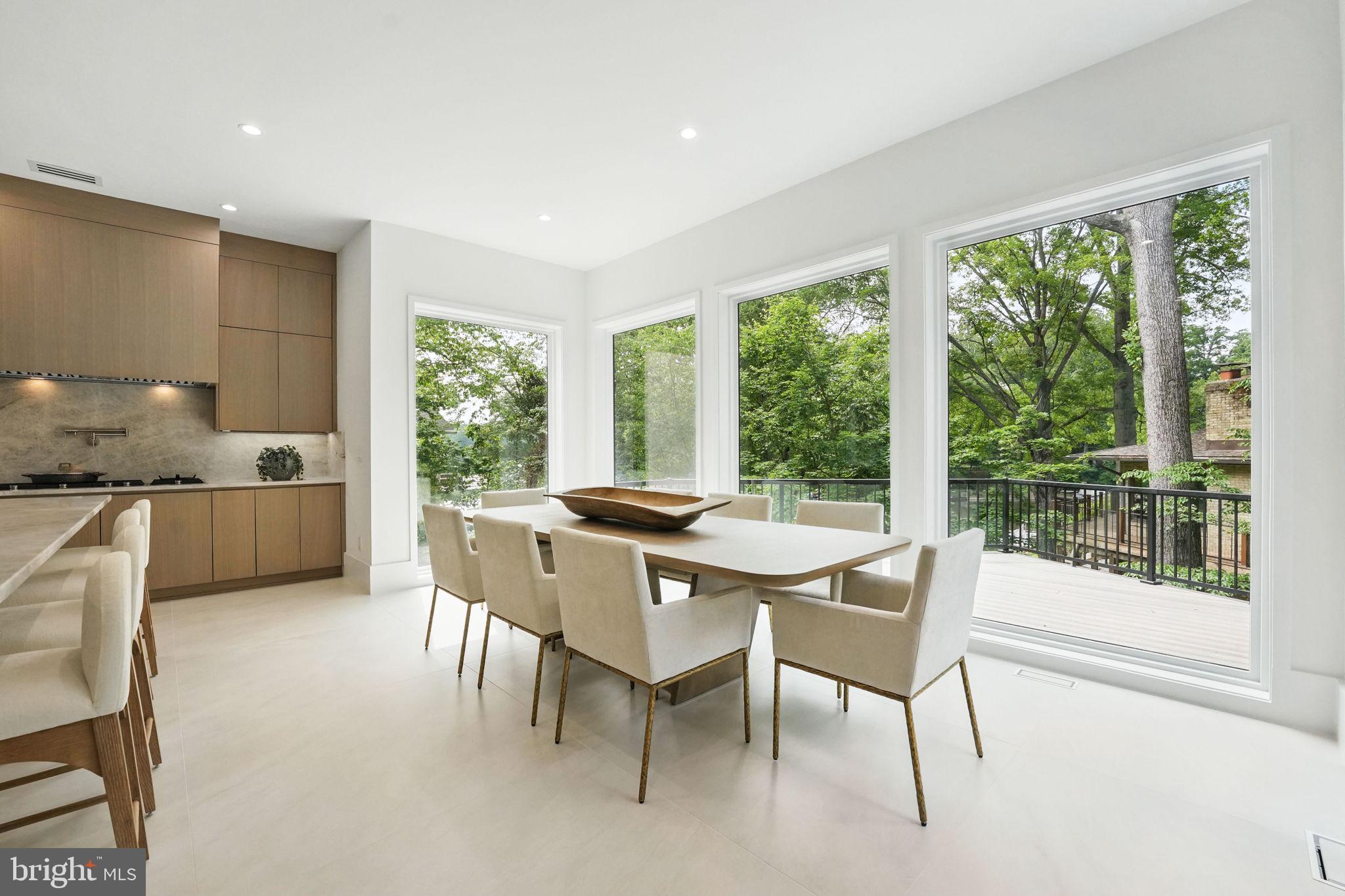 LAKE BARCROFT - Residential