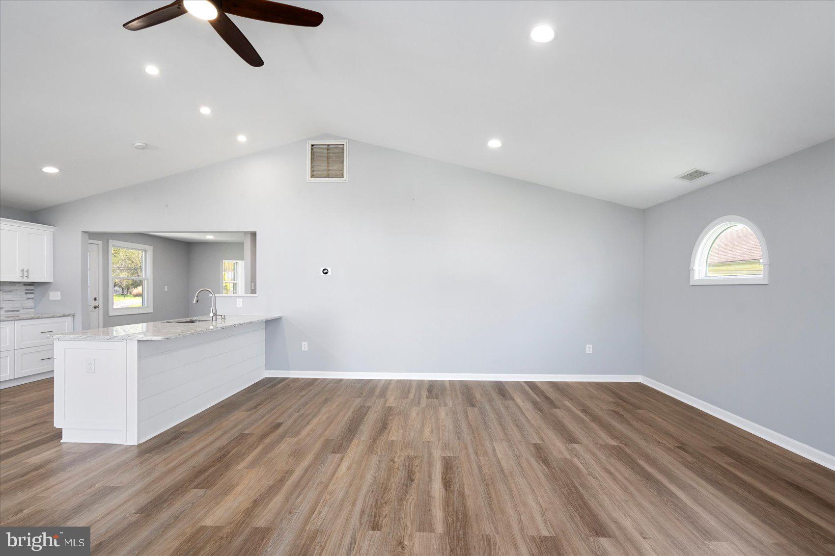 OLIVER BEACH - Residential