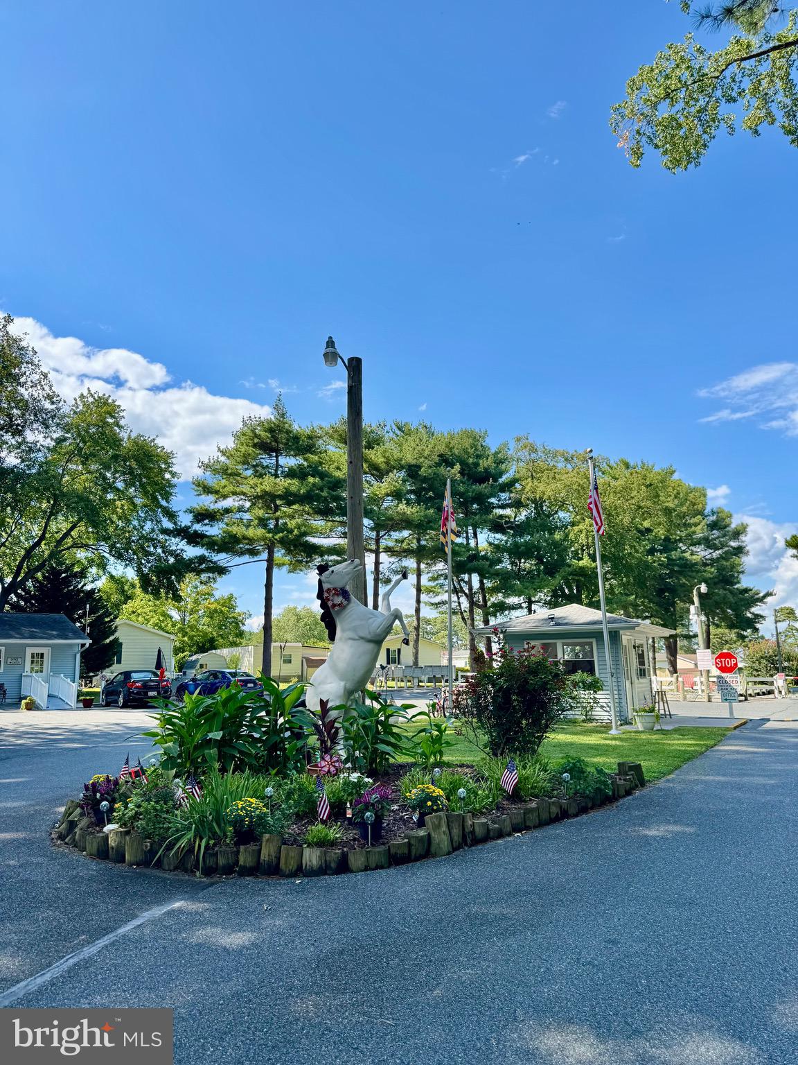 WHITE HORSE PARK II - Land