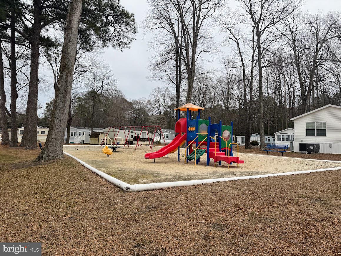 WHITE HORSE PARK II - Land