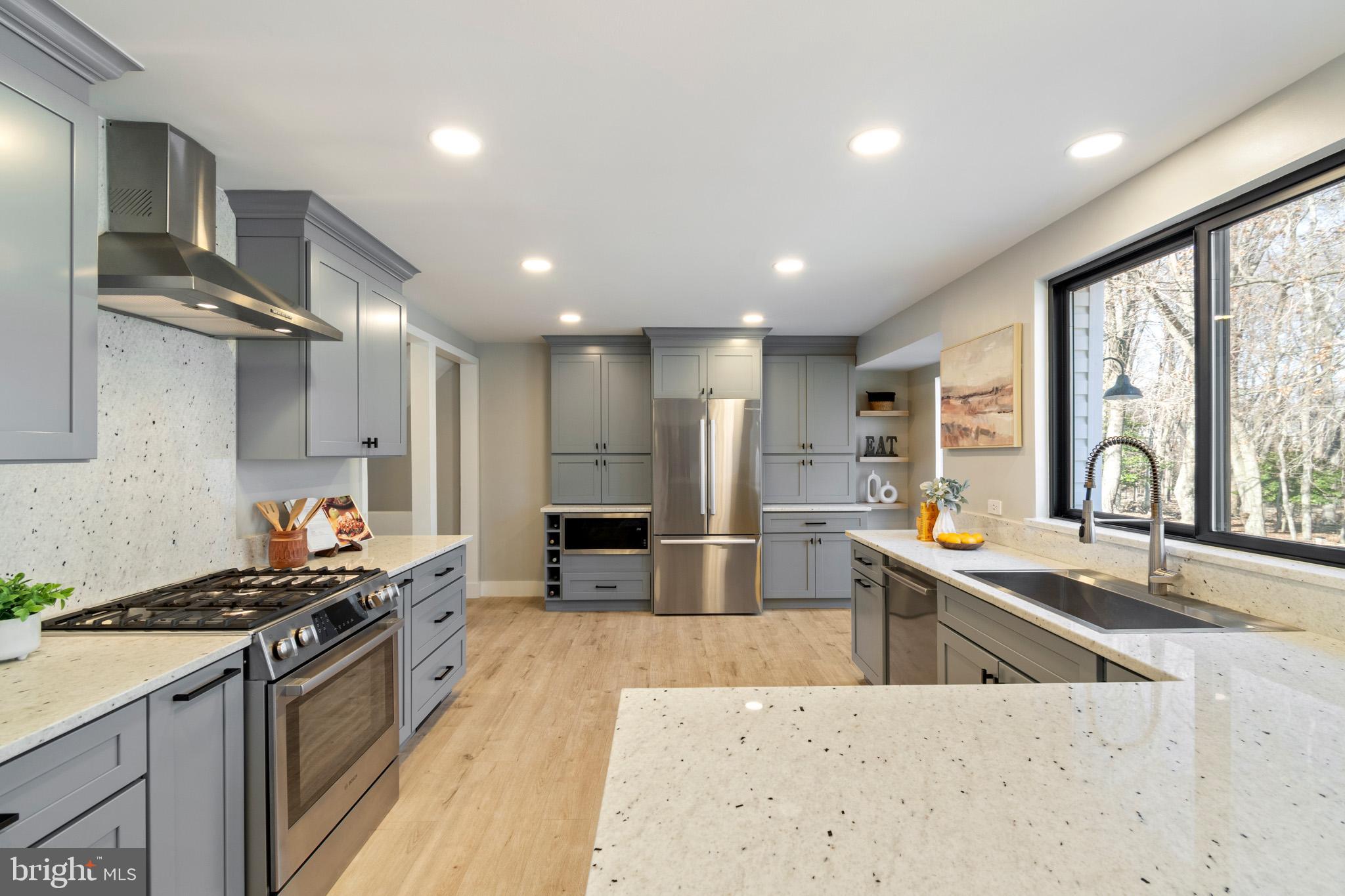 6333 WOODCREST DRIVE