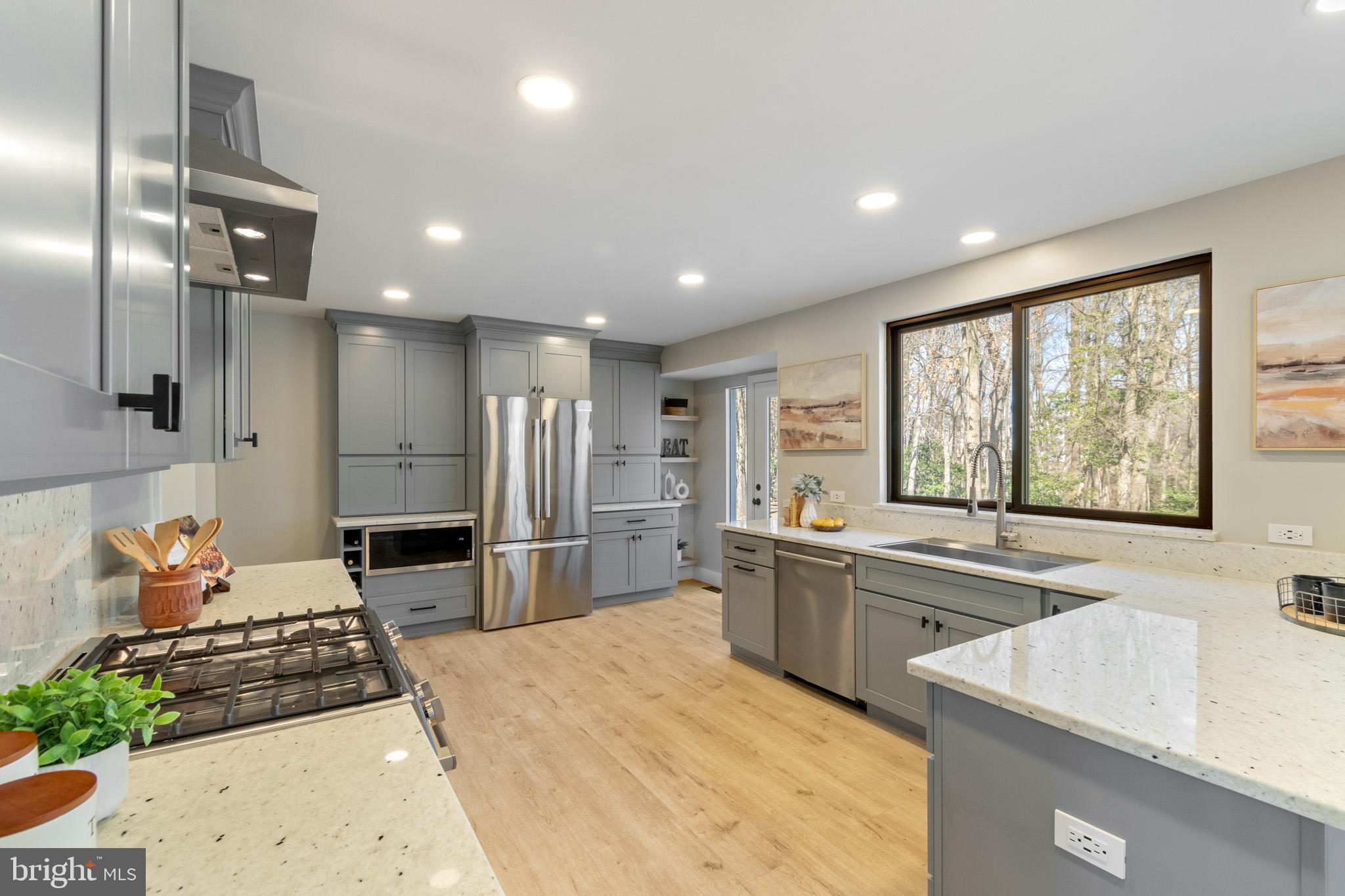 6333 WOODCREST DRIVE