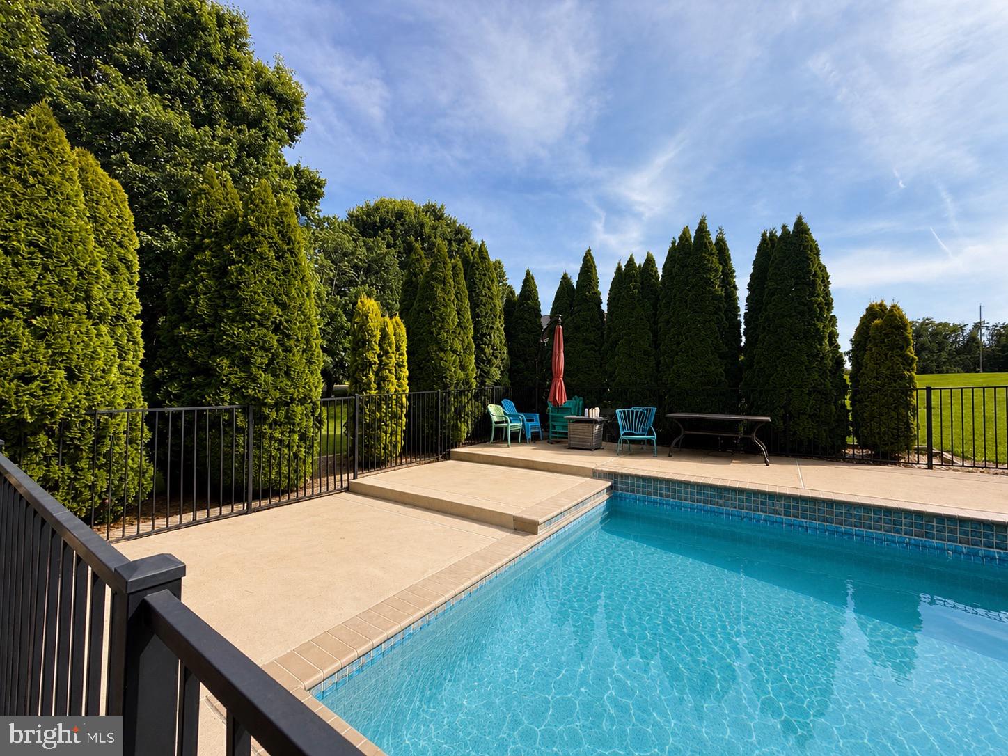 7164 N CREST COURT