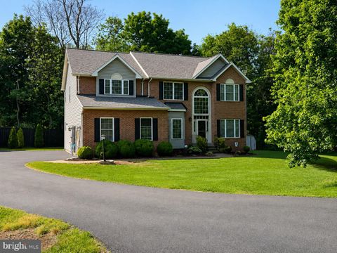 Photo of 7164 N Crest Court, WARRENTON, VA 20187 (MLS # VAFQ2022516)