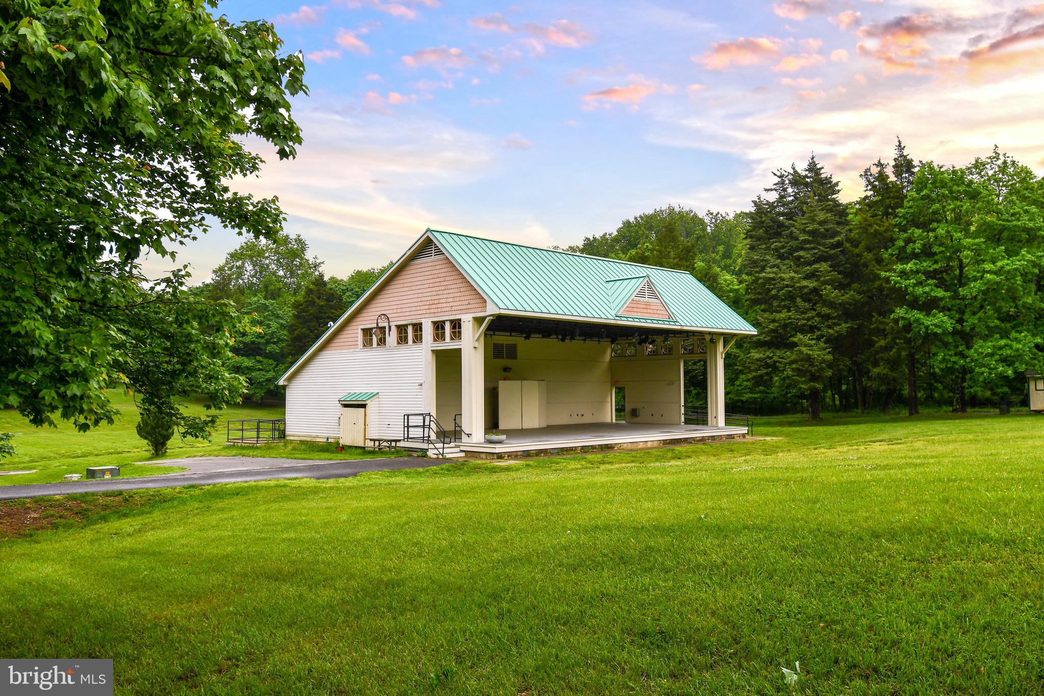 HILLSMERE ESTATES - Residential