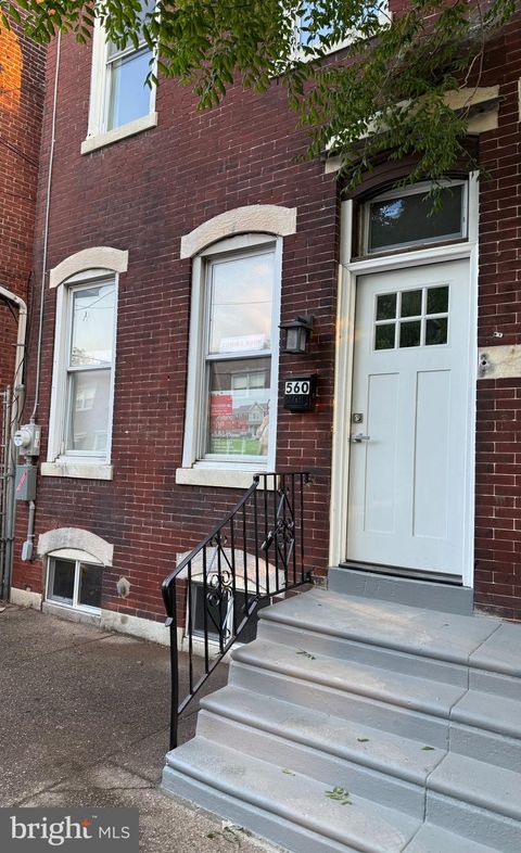Townhouse For Sale - 560 Spruce Street<br/> CAMDEN, NJ 08103