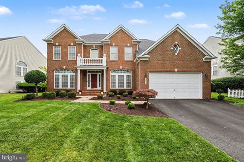 Photo of 1942 Powells Landing Circle, WOODBRIDGE, VA 22191 (MLS # VAPW2124618)