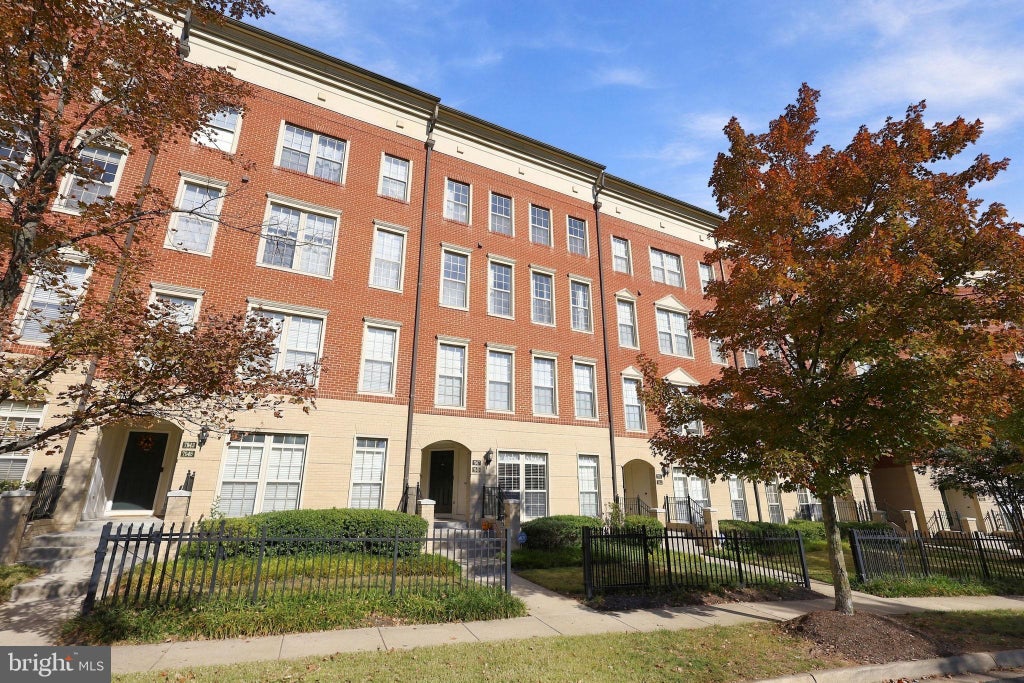 Photo of 7947 Crescent Park Drive, GAINESVILLE, VA 20155 (MLS # VAPW2133402)