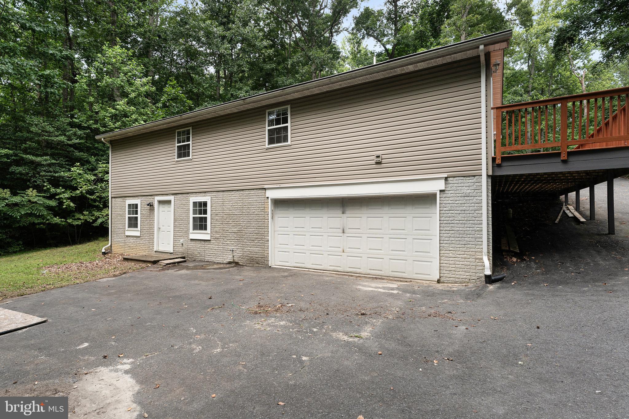 PRESIDENTIAL LAKES - Residential