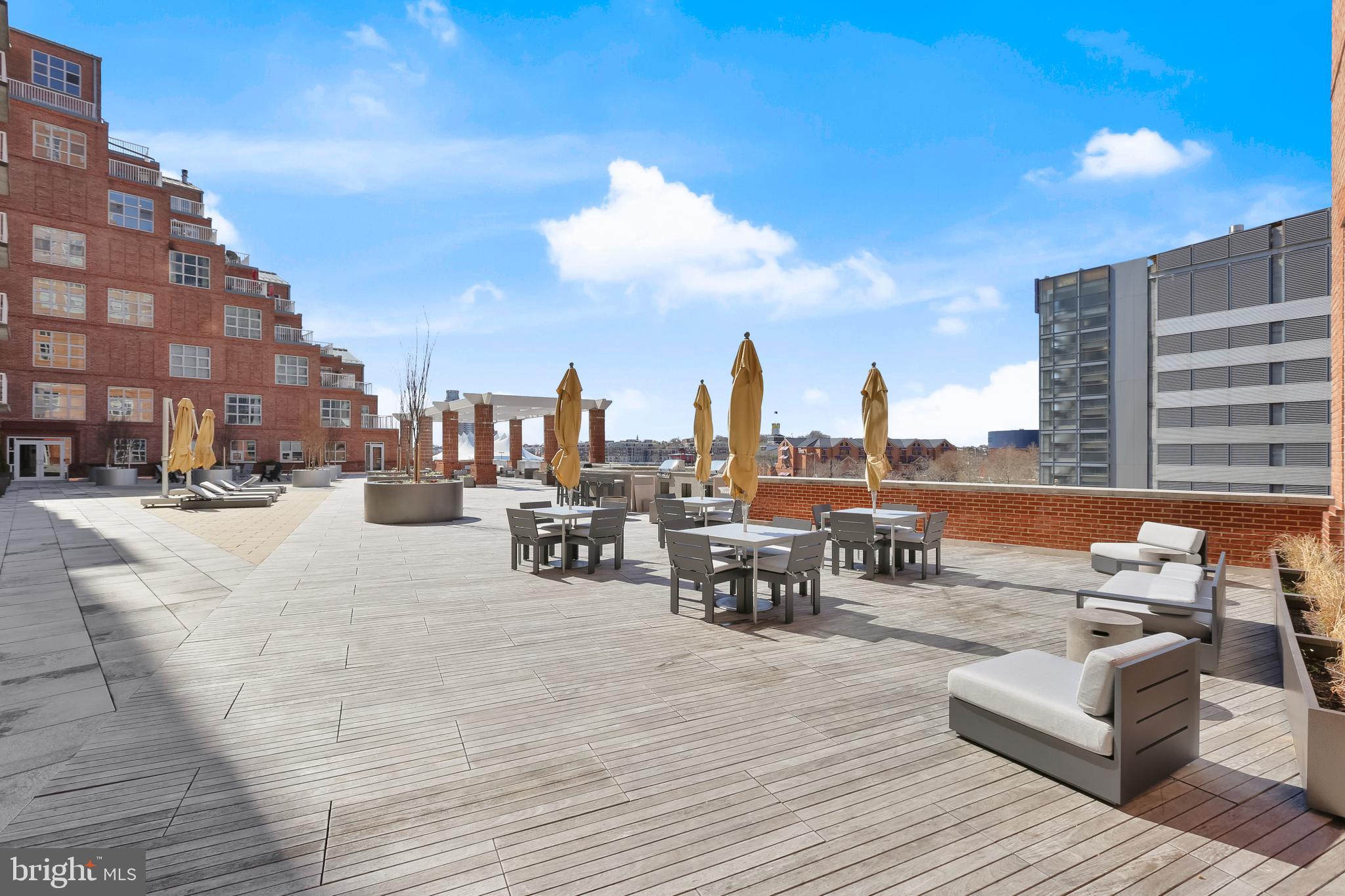 HARBOR EAST - Residential