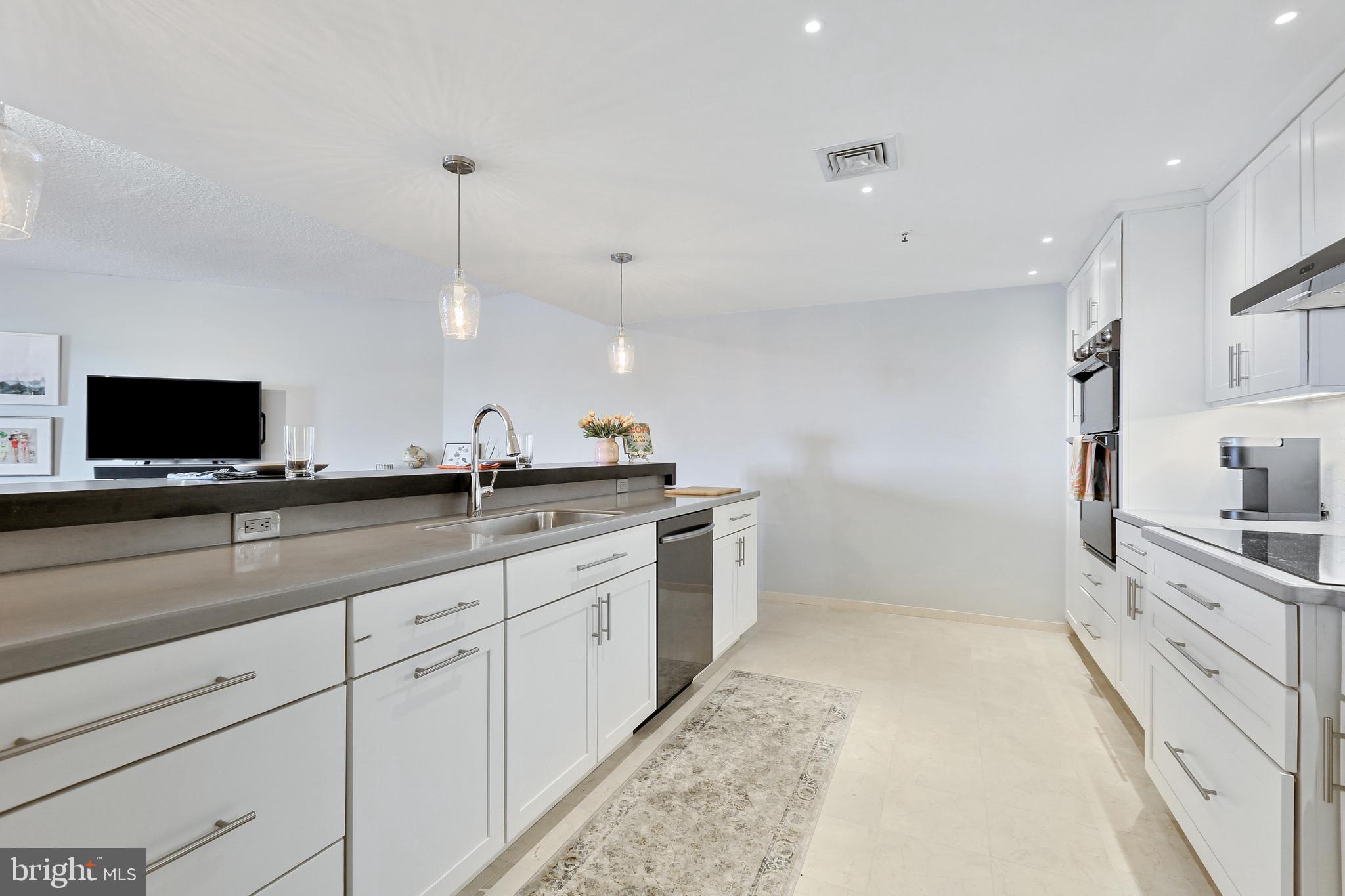 HARBOR EAST - Residential