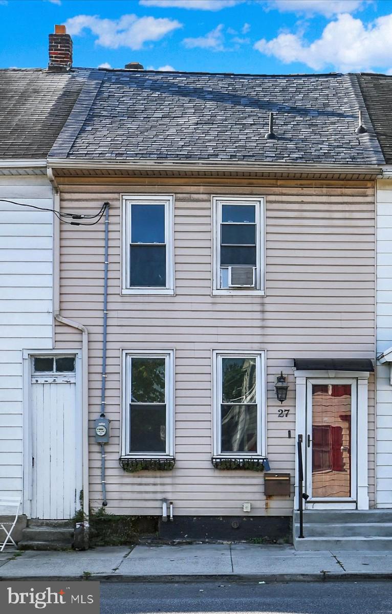 Nestled in a prime location, this cozy home is just a short walk away from all that makes Mechanicsburg special—restaurants, shops, and local attractions. With a brand-new roof and upgraded 200 AMP electrical service, this home offers peace of mind and modern convenience.
Step inside to find a freshly painted interior and brand-new carpeting on the second floor, creating a bright and welcoming atmosphere. The home comes complete with all the essential appliances, including a refrigerator, cook-top, wall oven, microwave, dishwasher, disposal, washer, dryer, and even 3 window air conditioning units to keep you cool all summer long.
Enjoy the outdoors in your own private, fenced backyard—perfect for relaxing or entertaining on the patio. Plus, a one-year AHS Home Warranty is included, ensuring added peace of mind for the future.
At an affordable price under $200K, this is a fantastic opportunity to own a home opposed to paying rent.. Don't miss out—schedule your showing today!