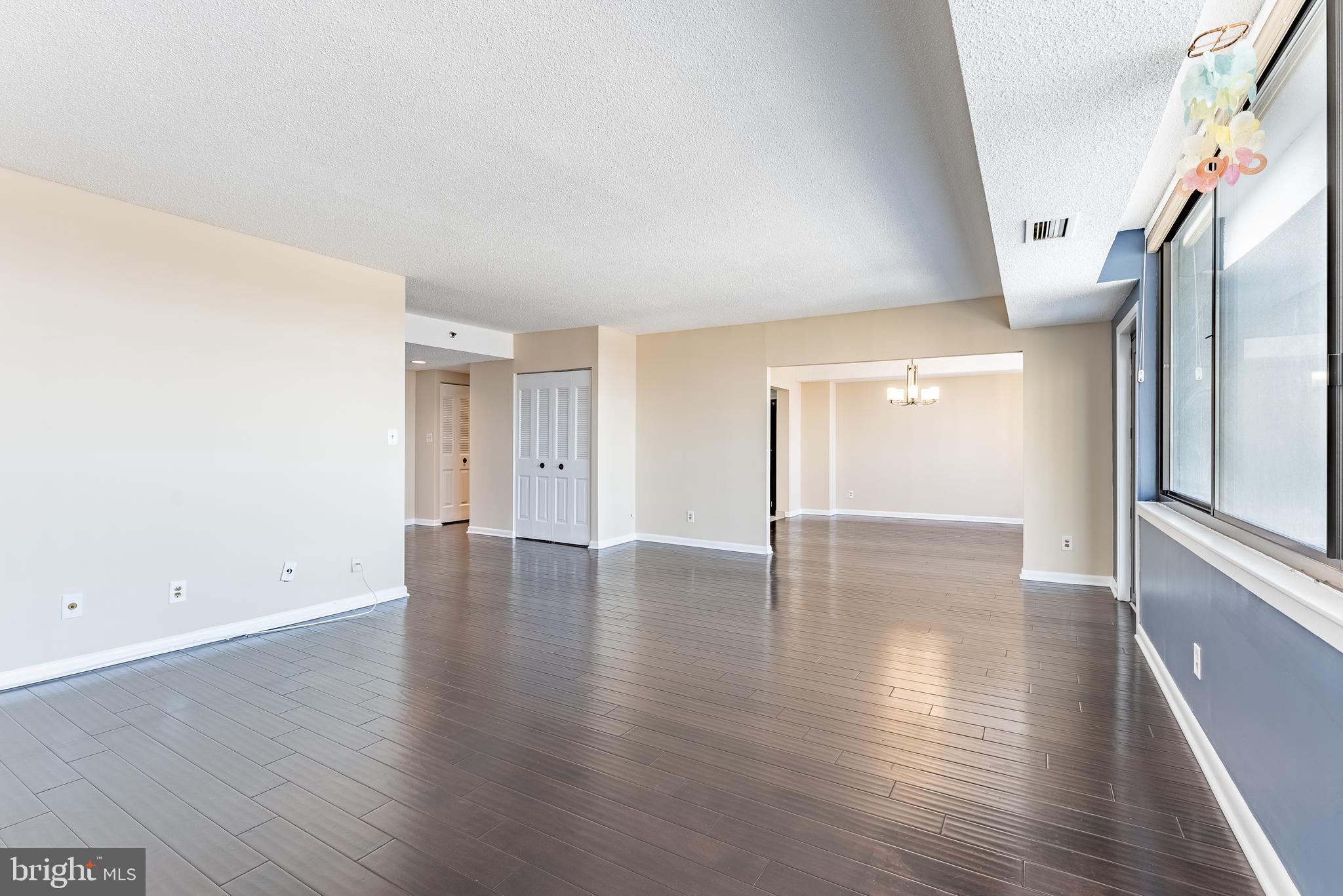 SKYLINE HOUSE - Residential